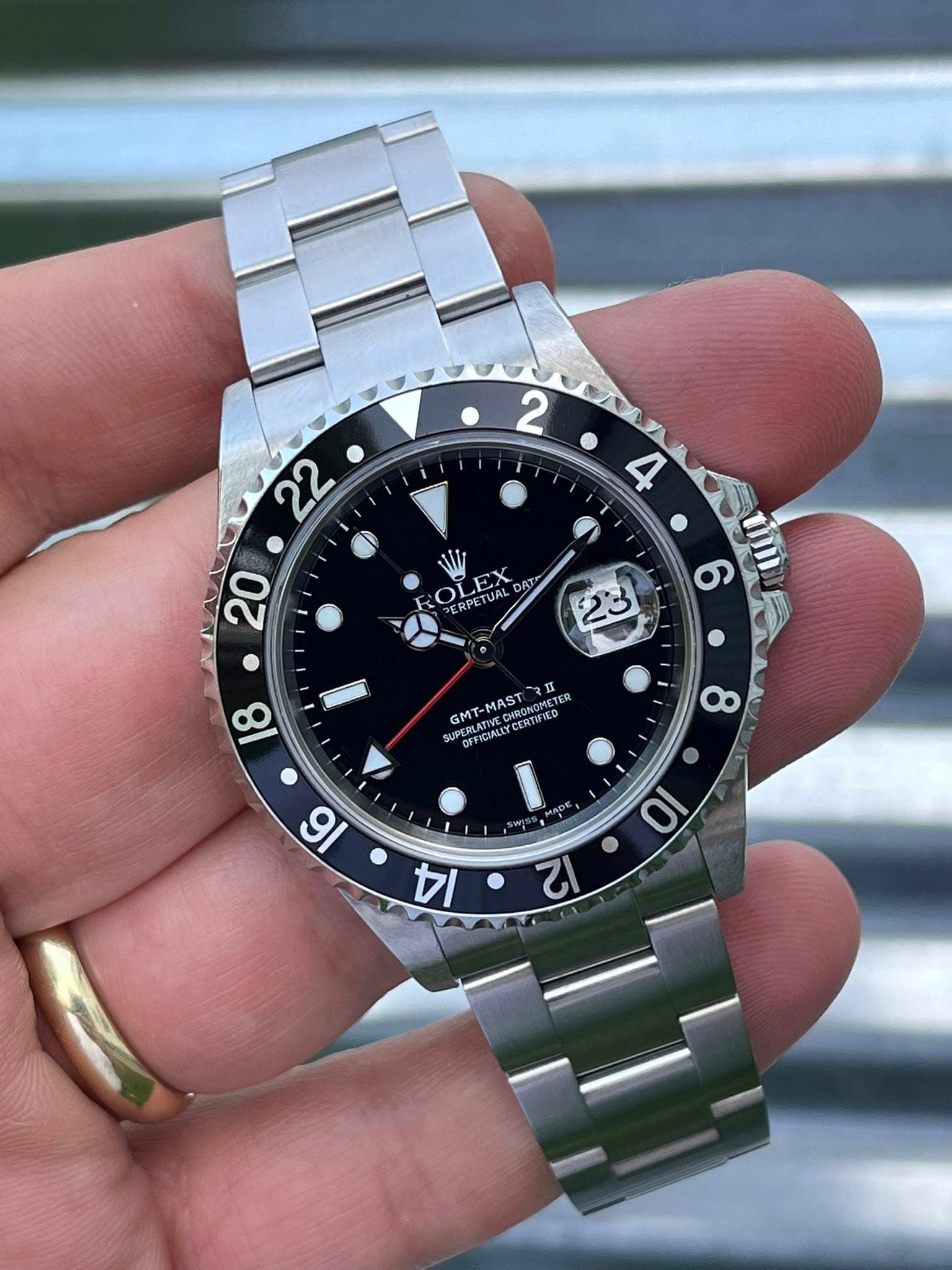May be an image of wrist watch and text that says ' OLEX DAT PERPETU 6 ሸስ 23 18 II GMT DIFICIALLYCERTIRIED GMT-MAST MAST ICERTIFIED 真 ETER METER 5 a OFFICIALLYCER ● 14'