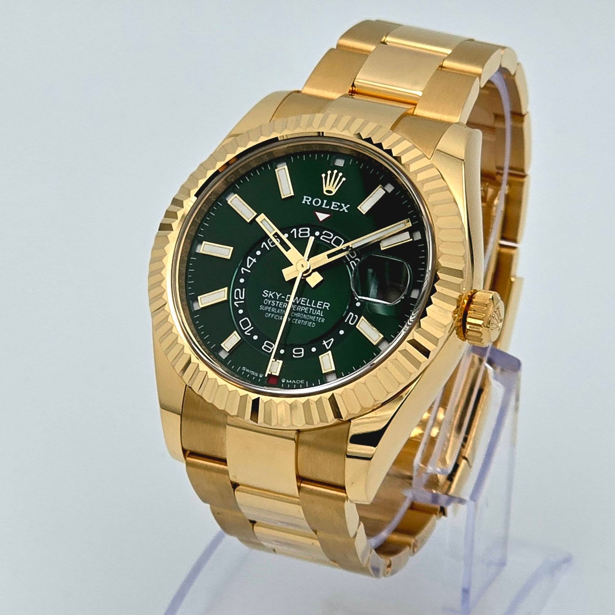 May be an image of wrist watch and text that says '22 WI ROI ROLEX EX 18 C 20 16 Eo 14 LU 12 SKY-5 RASTE OYSTER RPERPETUAL ONPTC LPEGLATH WELLER KY-OWELLER NELLER DETUAL 10 1 の…
