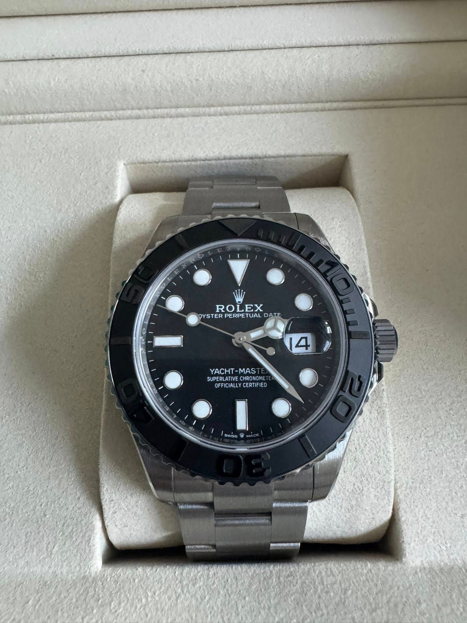 May be an image of wrist watch and text that says 'ROLEX RO PYSTER PYSTERPERPETUALDA PERPE TUAL DATE 4 YACHT SUPERLATNECERTPIED YACHT-MAST MAST SUPERLATIE CHRONOMI OFFICIALLY…