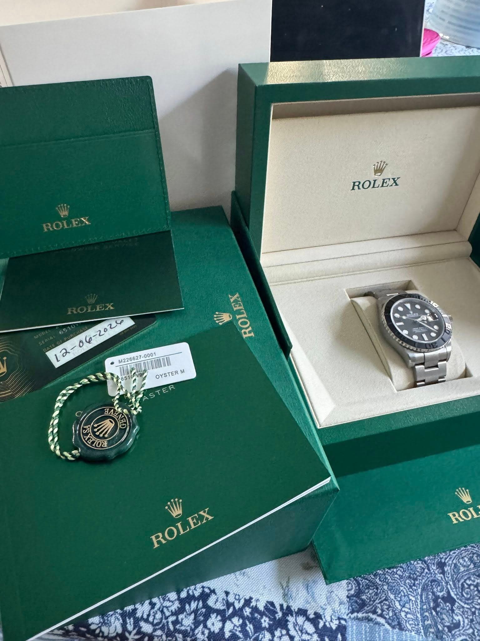 May be an image of wrist watch and text that says 'ROLEX o ROLEX M226627-0 O00 LETUH OYSTERM E R き ONA Grod ROLEX ROL'