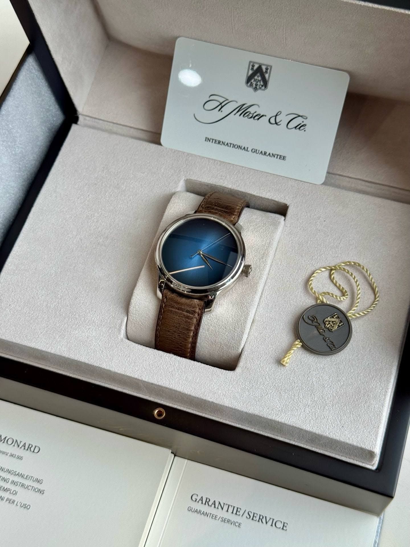 May be an image of wrist watch and text that says 'MMaser&Ti & Tie. INTERNATIONAL GUARANTEE INTERNATIONAL ชนคาน 343.505 MONARD ONG WUNGSANLEITUNG MPLOI TRUCTIONS PER PER 'USO…