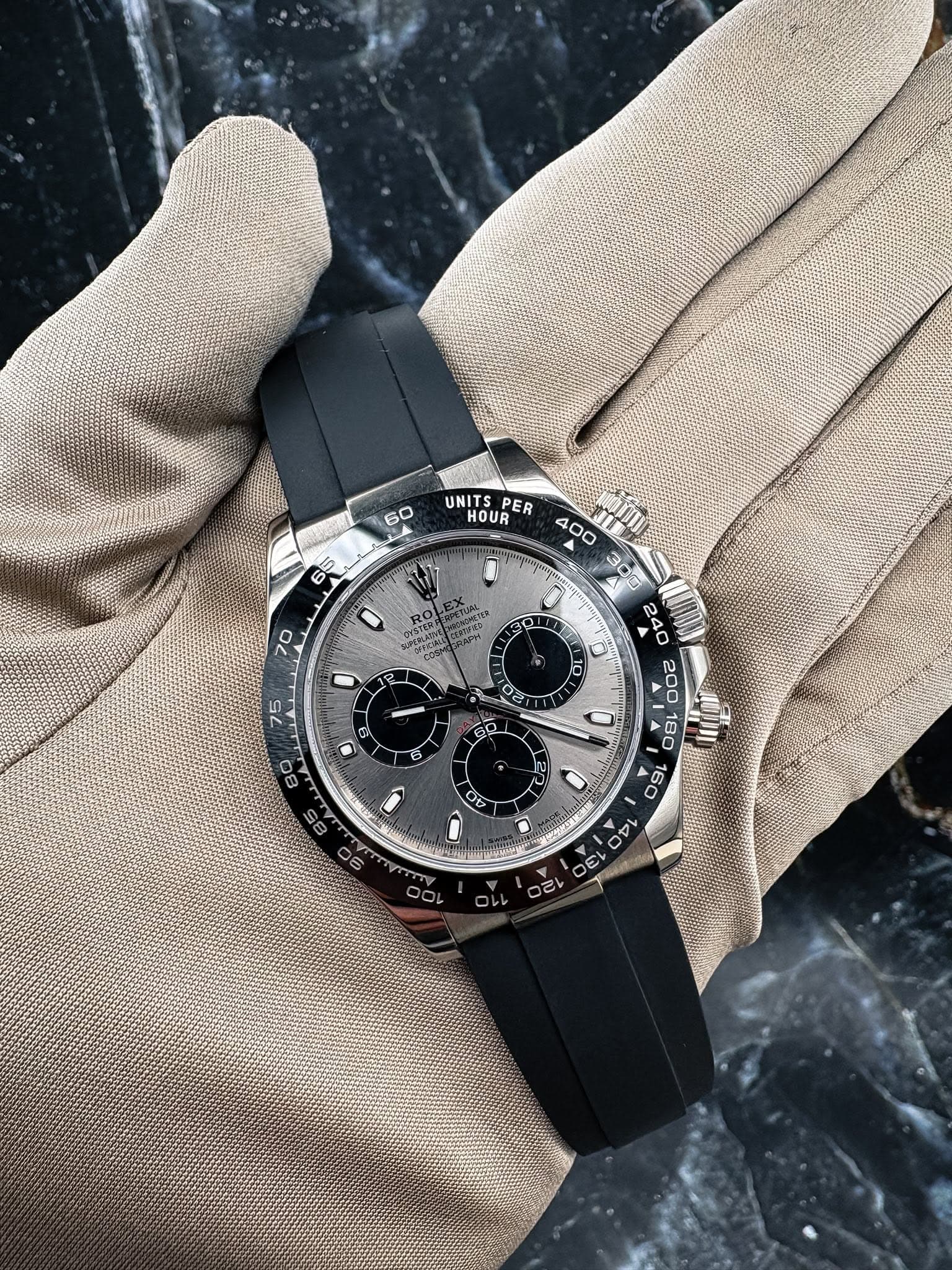 May be an image of wrist watch and text that says '60 UNITS HOUR PER O 75 0 10 Oa 6Q D 0 เท็ม 160 ដ O0 40 A ه'