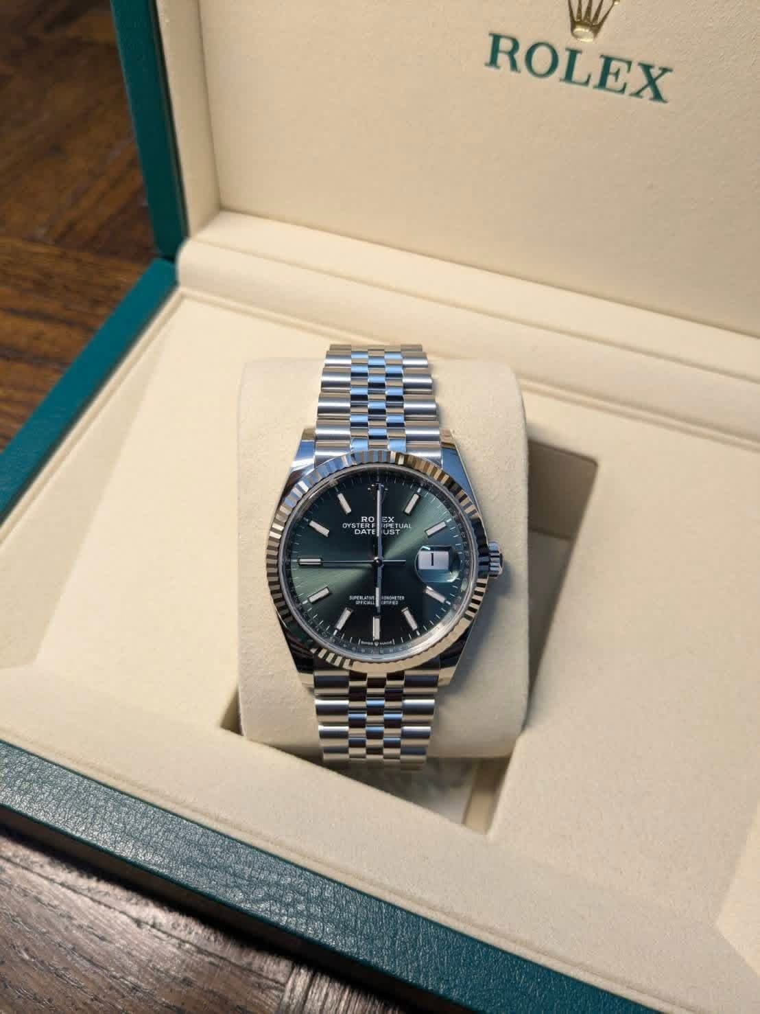 May be an image of wrist watch and text that says 'ROLEX STERE t RO TUn IIT VI IIII'
