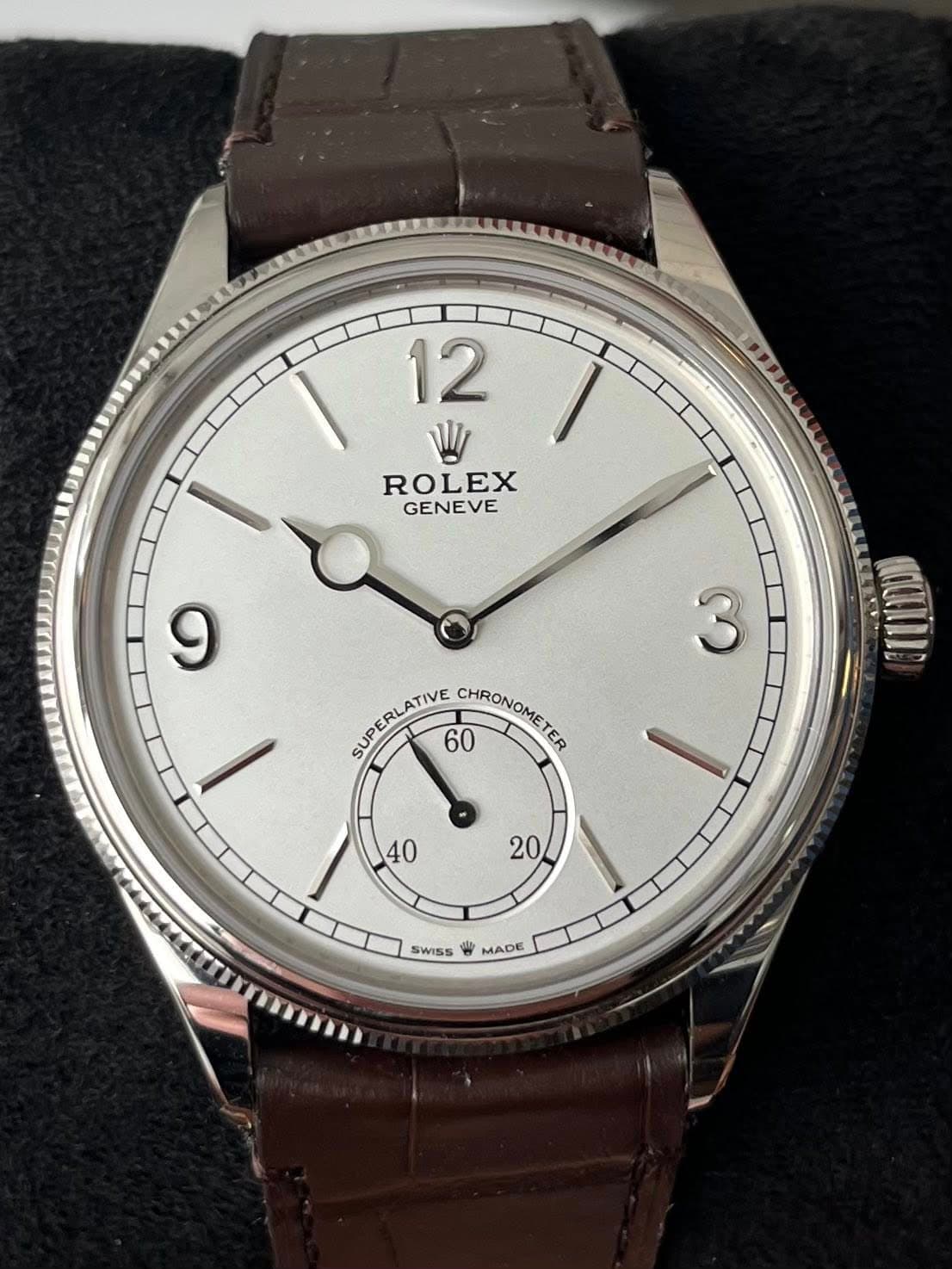 May be an image of wrist watch and text that says '12 ROLEX GENEVE 9 3 SUPERLATIVE ΝΔΑΙΑΝΕ 60 CHIRONOHETEP CHRONOMETER 40 20 SWISS MADE'