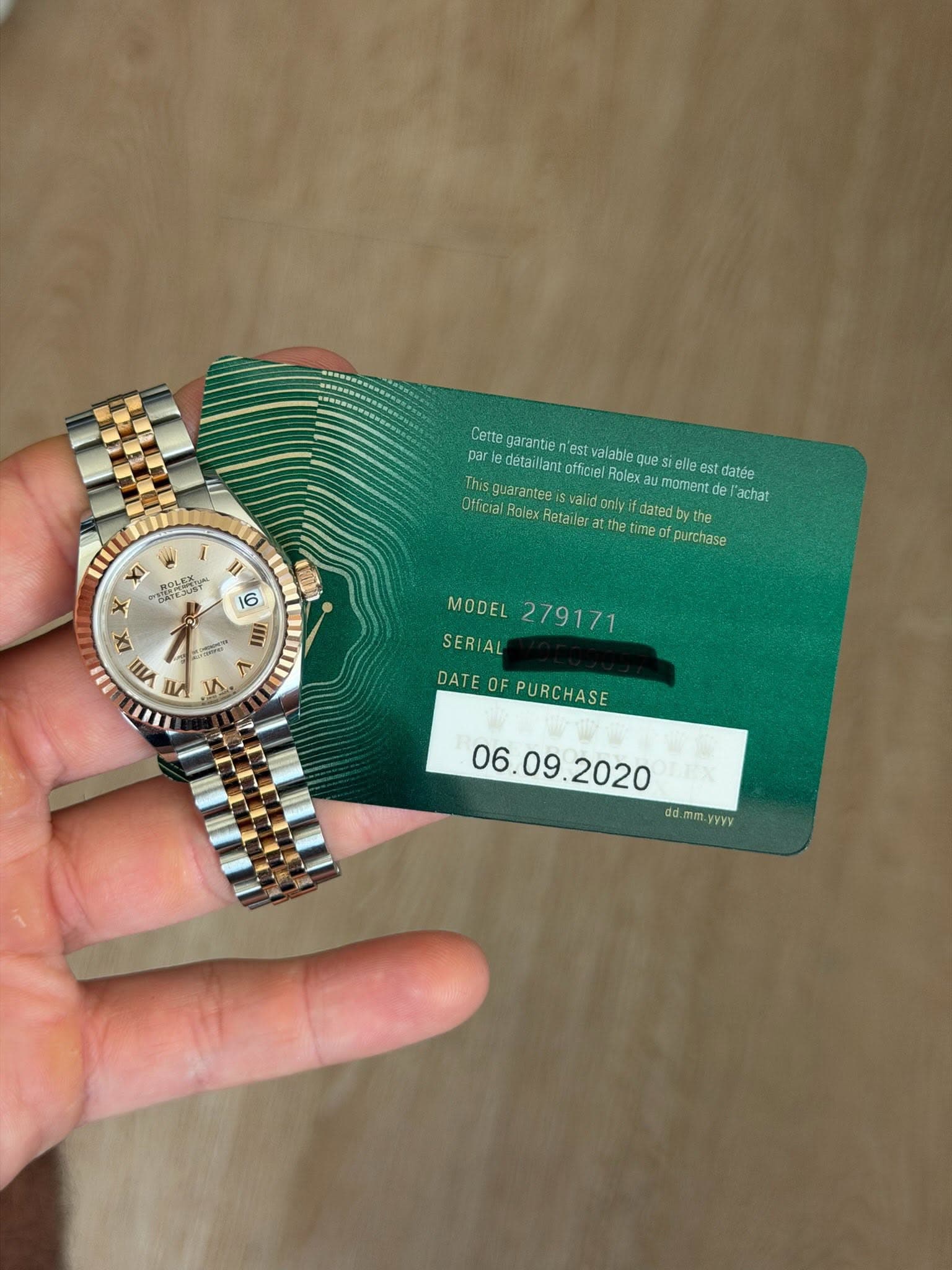 May be an image of money, wrist watch and text that says 'e garantie est valable par deta otficie Rolex momentde achat Ne ess ell ees est datle This guarantee wsedtnte.svaldoeaiieb…