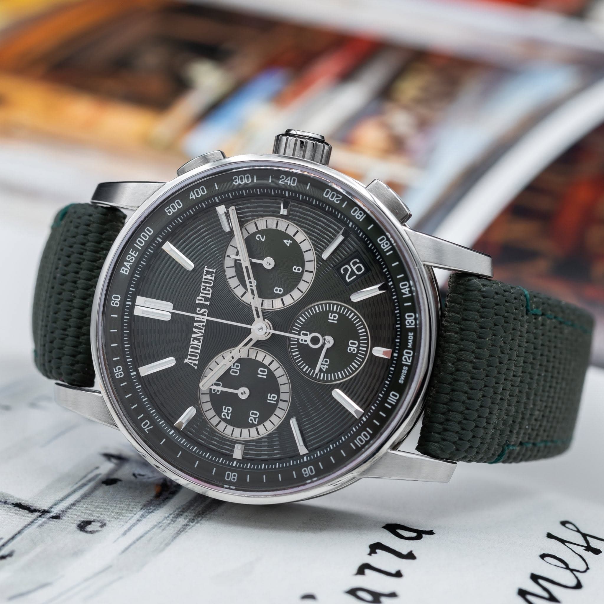 May be an image of wrist watch and text that says ' BASE ح 80 ဖ B V O বু 0미 5 PIGUET AUDEMANS : OEI 30YH 20 00 SWIg SWIsS ትሉስ'