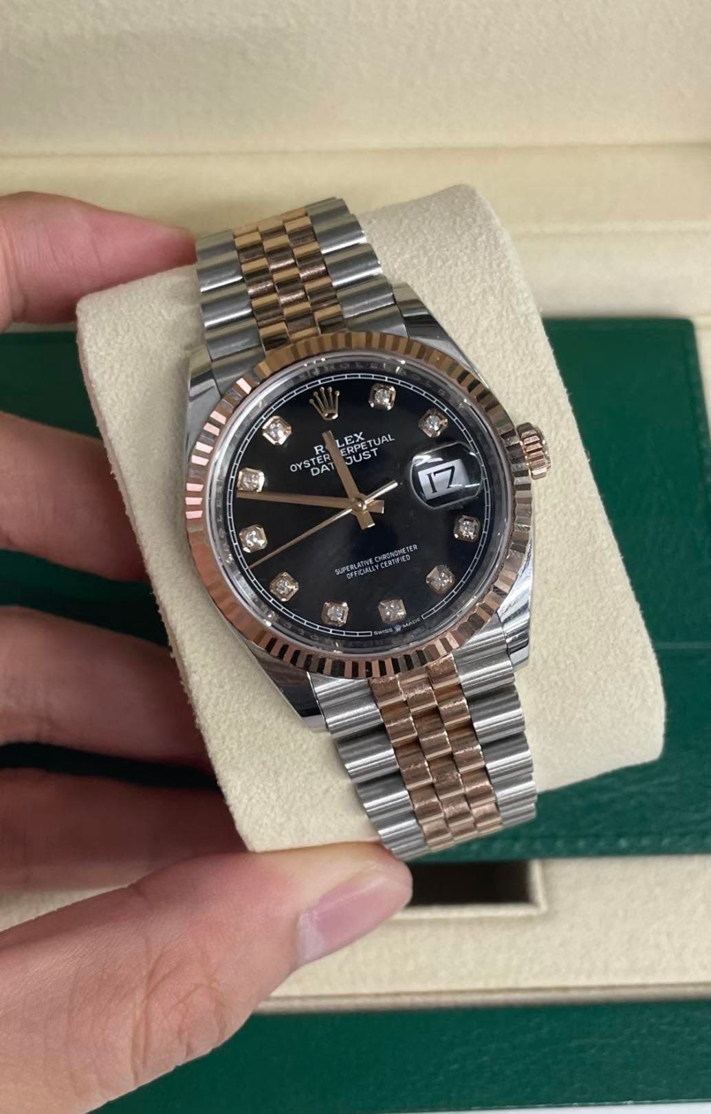 May be an image of wrist watch and text that says 'F R LEX ERE EADE ซล ERPET SOPETUAL JAL OY DA7 CN JUST DA ្ងេ 17 焼'