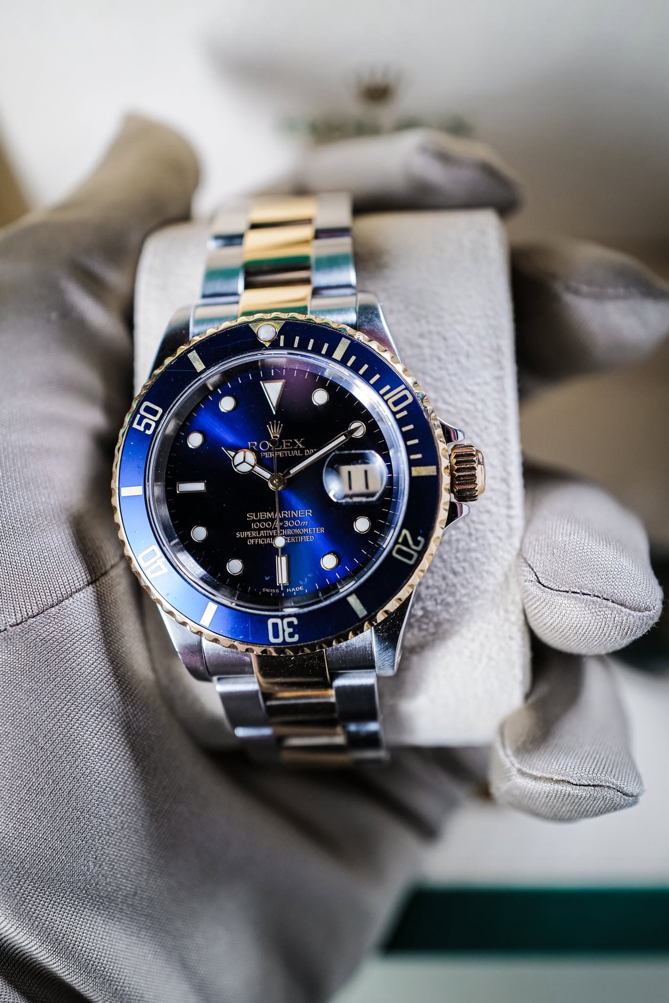 May be an image of wrist watch and text that says '50 10 WER 40 1I 20 ៣'