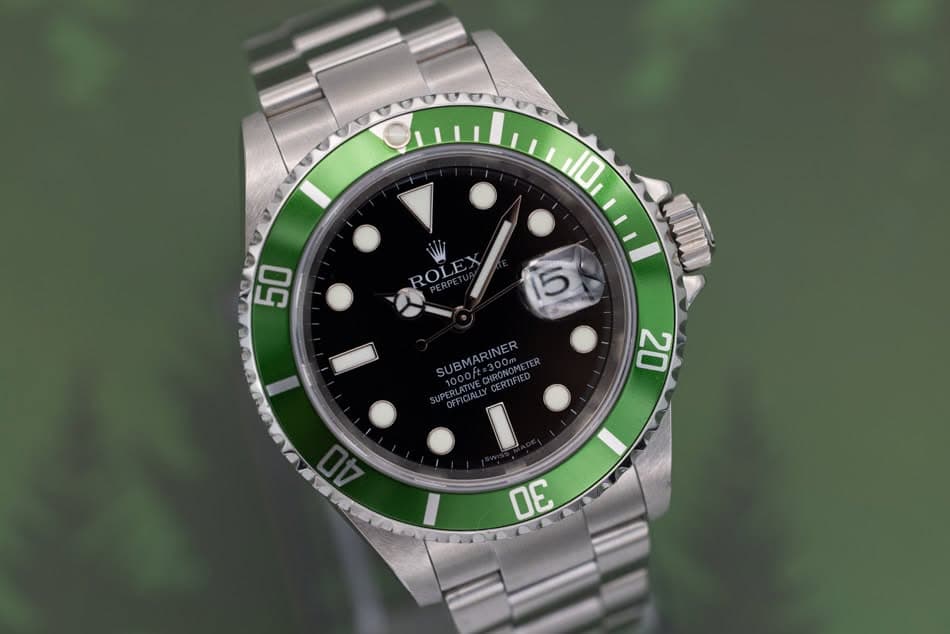 May be an image of wrist watch and text that says '10 BAC 50 15 1000ft=300m SUBM 1000/t=300m CHRONOMETER ARI UBMARINER 20 30'
