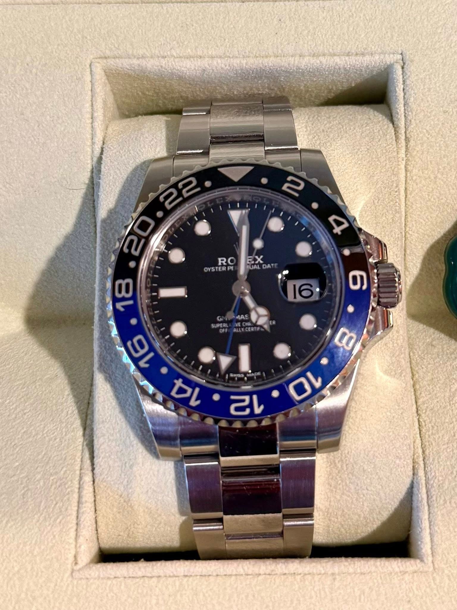 May be an image of wrist watch and text that says ' M 20.22 • RO EX OYST OYSTERPI ROT UAL FUALD DA 18 16 ത 16 14 CO 10 己'
