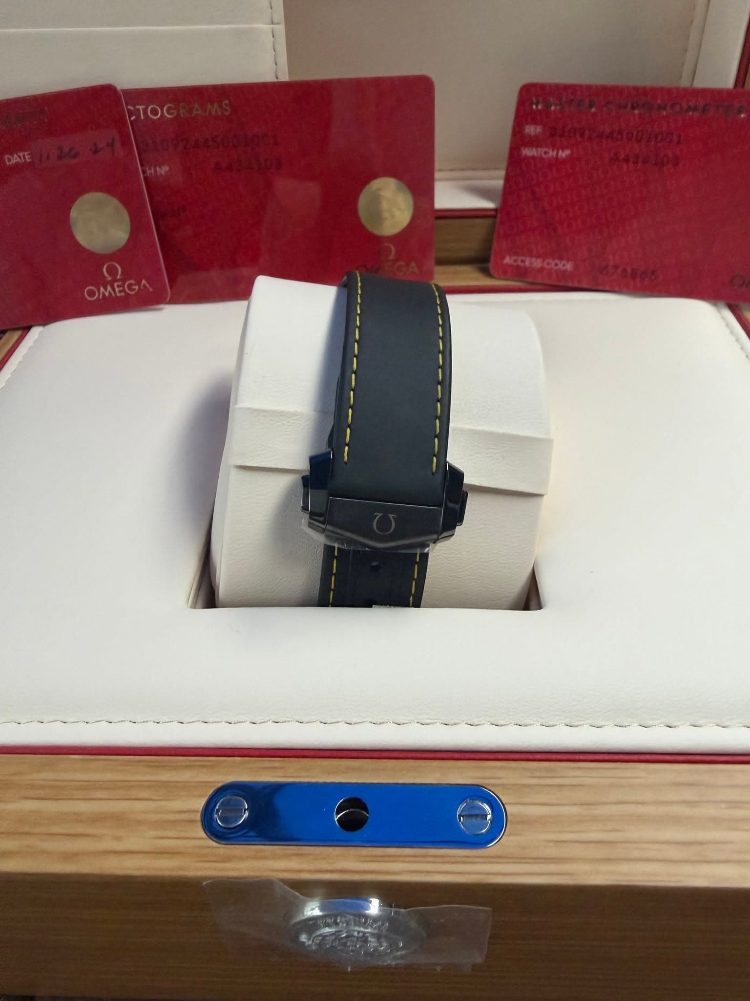 May be an image of wrist watch and text that says 'PTOC OMEGA'