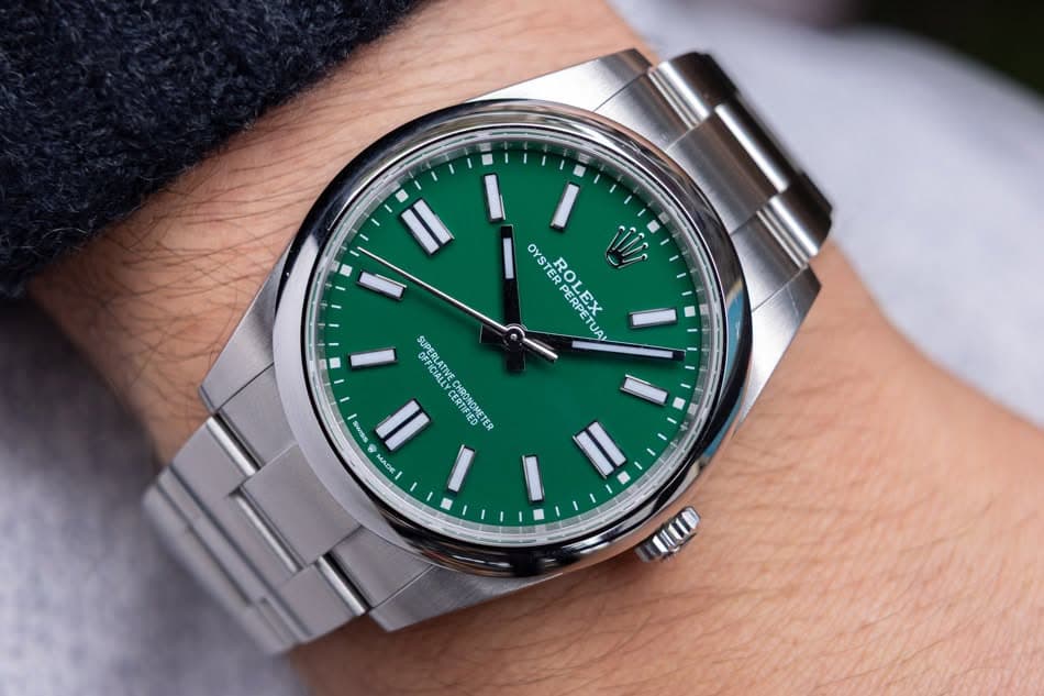 May be an image of wrist watch and text that says 'OYS YSTER ER ROLEX RPERPE PEROX ግሽ ROLEX PERPETU LEX SUPERLATIVE ERLATIV LATIVE EMATIVE IOKVE CATE saus| / CERTIOMETER CHRONOMETE…