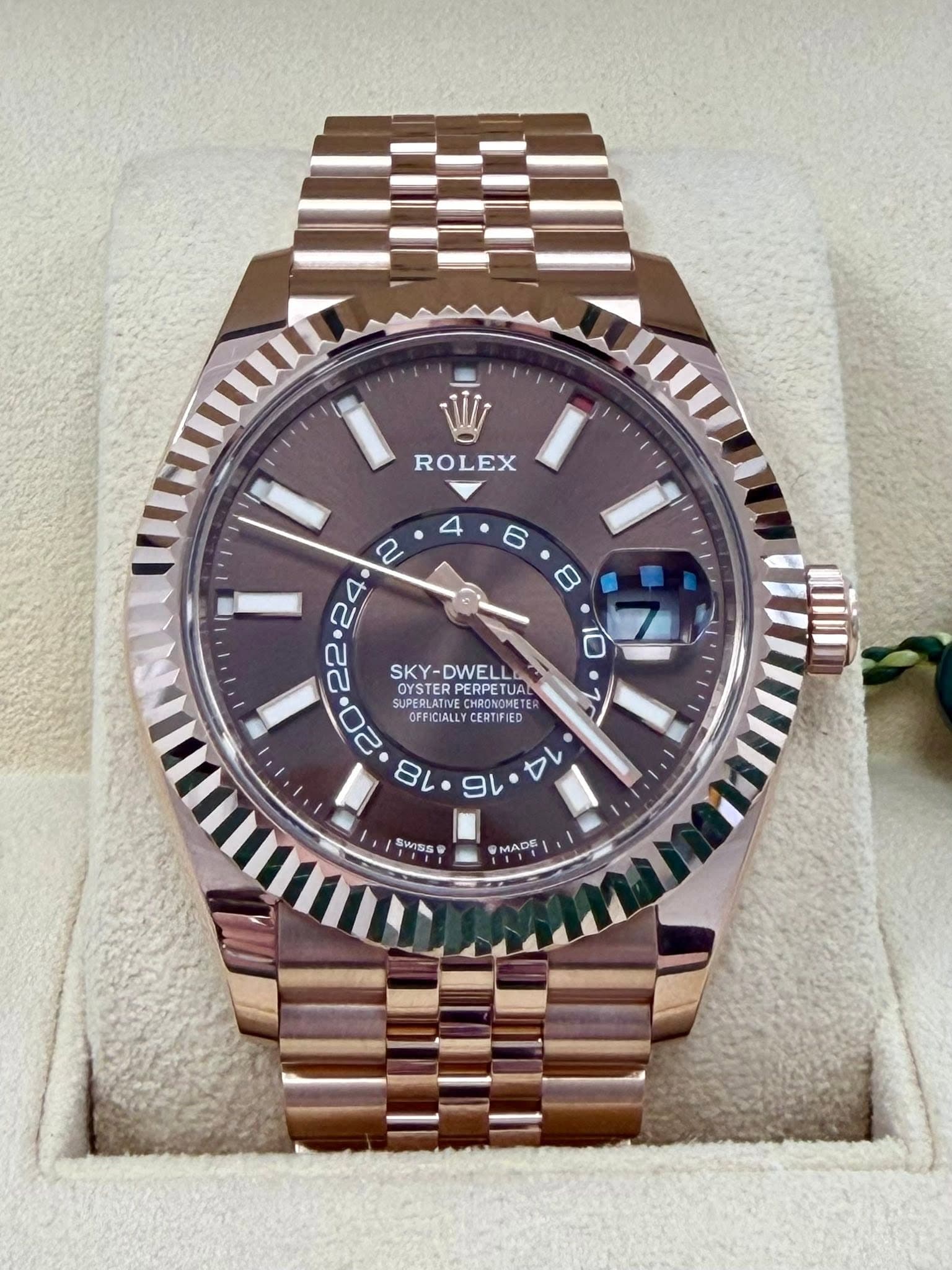 May be an image of wrist watch and text that says 'ROLEX SKY-DWELL SKY- -DWEL OYSTER OYSTERPERPET SUPESLATIVE PERPETUAL OYSTERPERPETUAL TUA SUPERLATIVI CHRONONET CMRONOMET…