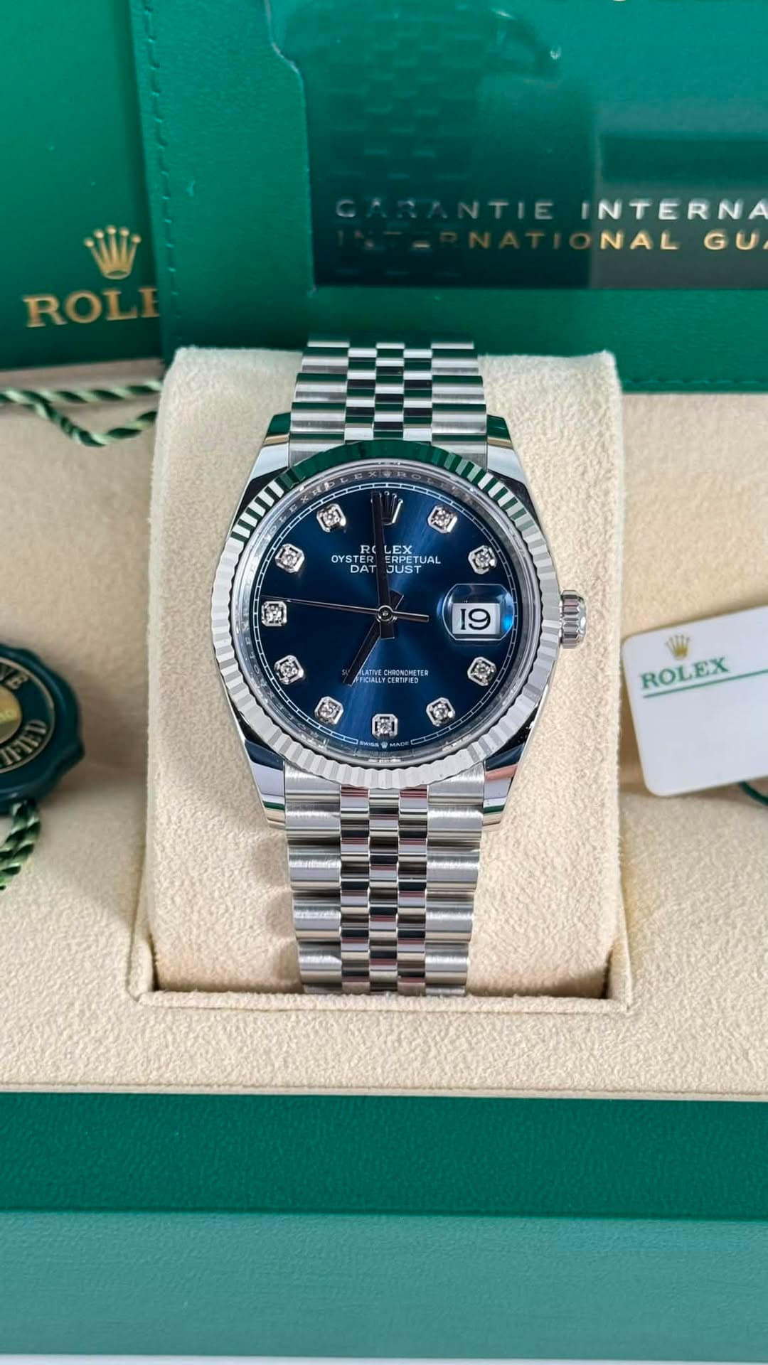May be an image of wrist watch and text that says 'ROL TIE CANANTIE TIEINTERN INTERNA NAL GU LA 한 OYSTER STE DAT EX RPETU ua UA RPET JUST 松 感 超 9 151 ABиa សាប់ 圓 ROLEX'
