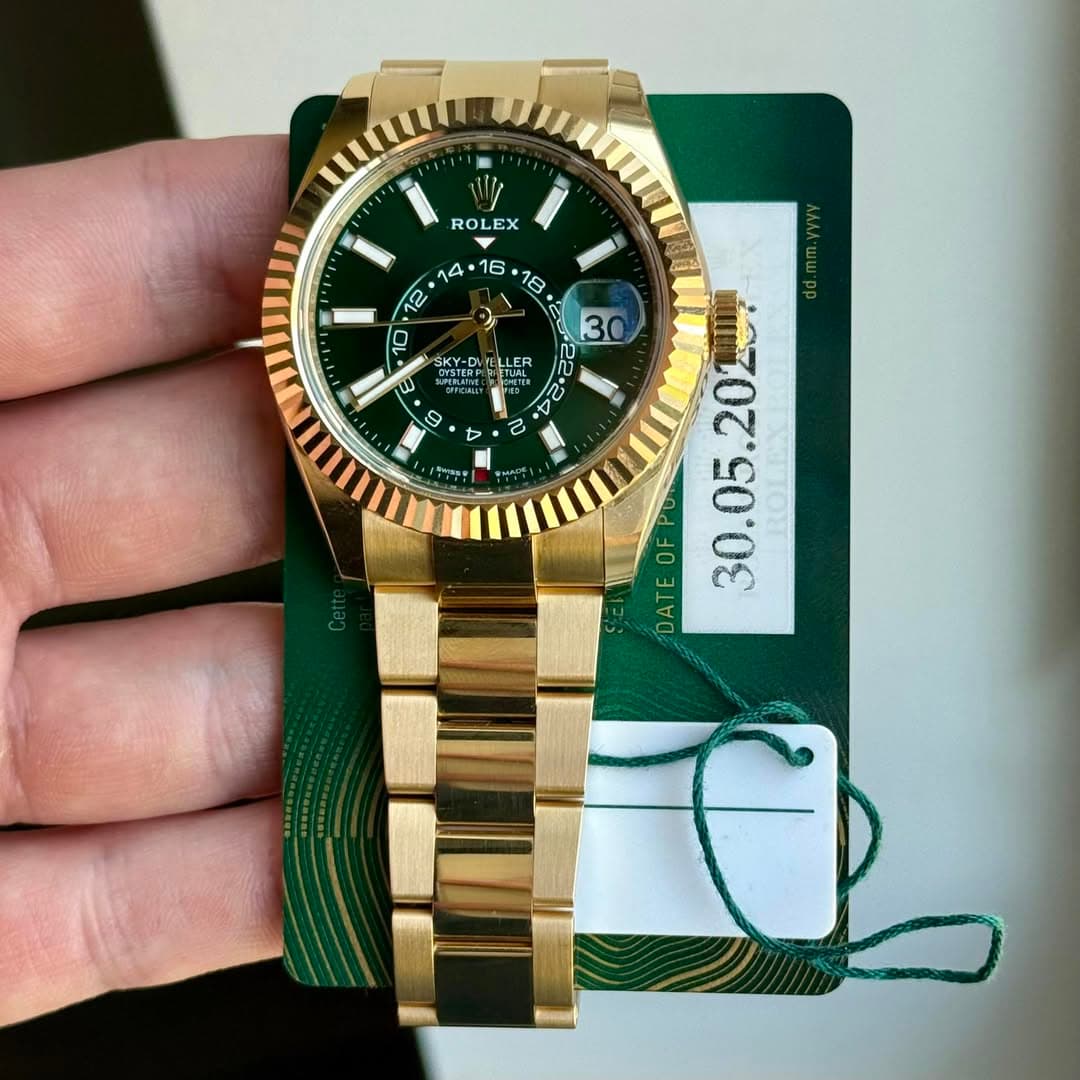 May be an image of wrist watch and text that says 'ROL ROLEX EX 14 14・1日 ۲ ۲-۰ OYSTERP 닉 LEA w BIEIET G n 0 u 人 B ου ก 20 OF 2O7 30.05 A DATE'