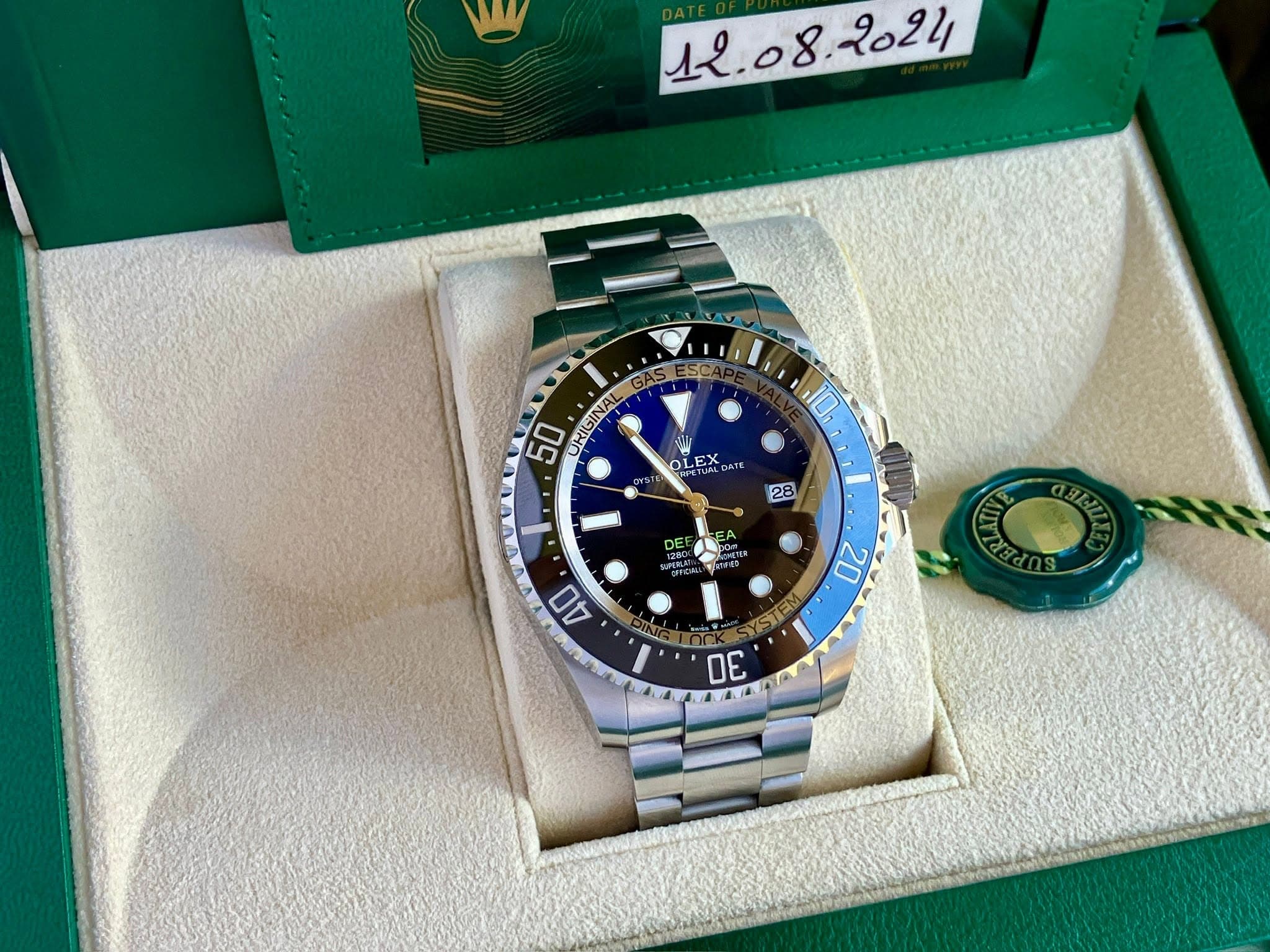 May be an image of wrist watch and text that says ' GA 50 RIGINA 10 OL LEAO TUAL E DATE 28 E DE 40 20 INだ 30'