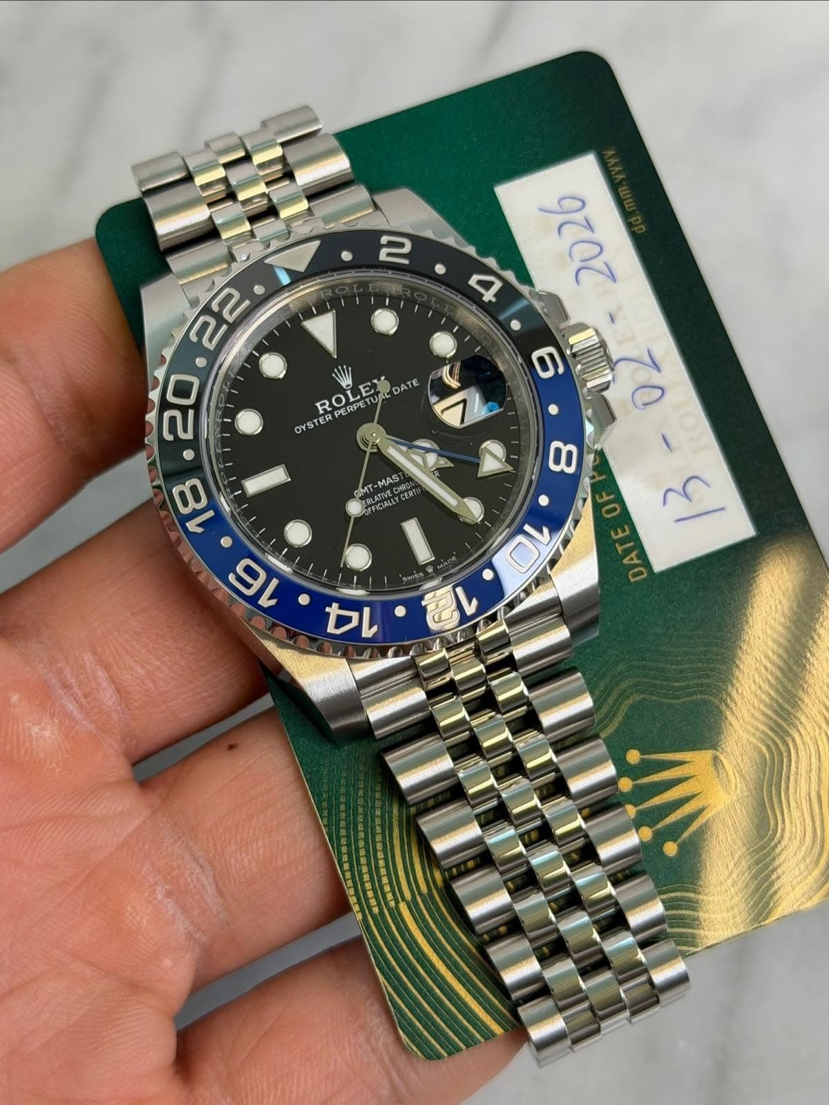 May be an image of wrist watch and text that says '2 4 2202 WI ROLEX LE ATE TE ROL PERPE PENFE OYSTER STERPERPE RQI 生 OMT- MAS MAS OFFICIALLY 8 OF 10 ۴ه DA 14'
