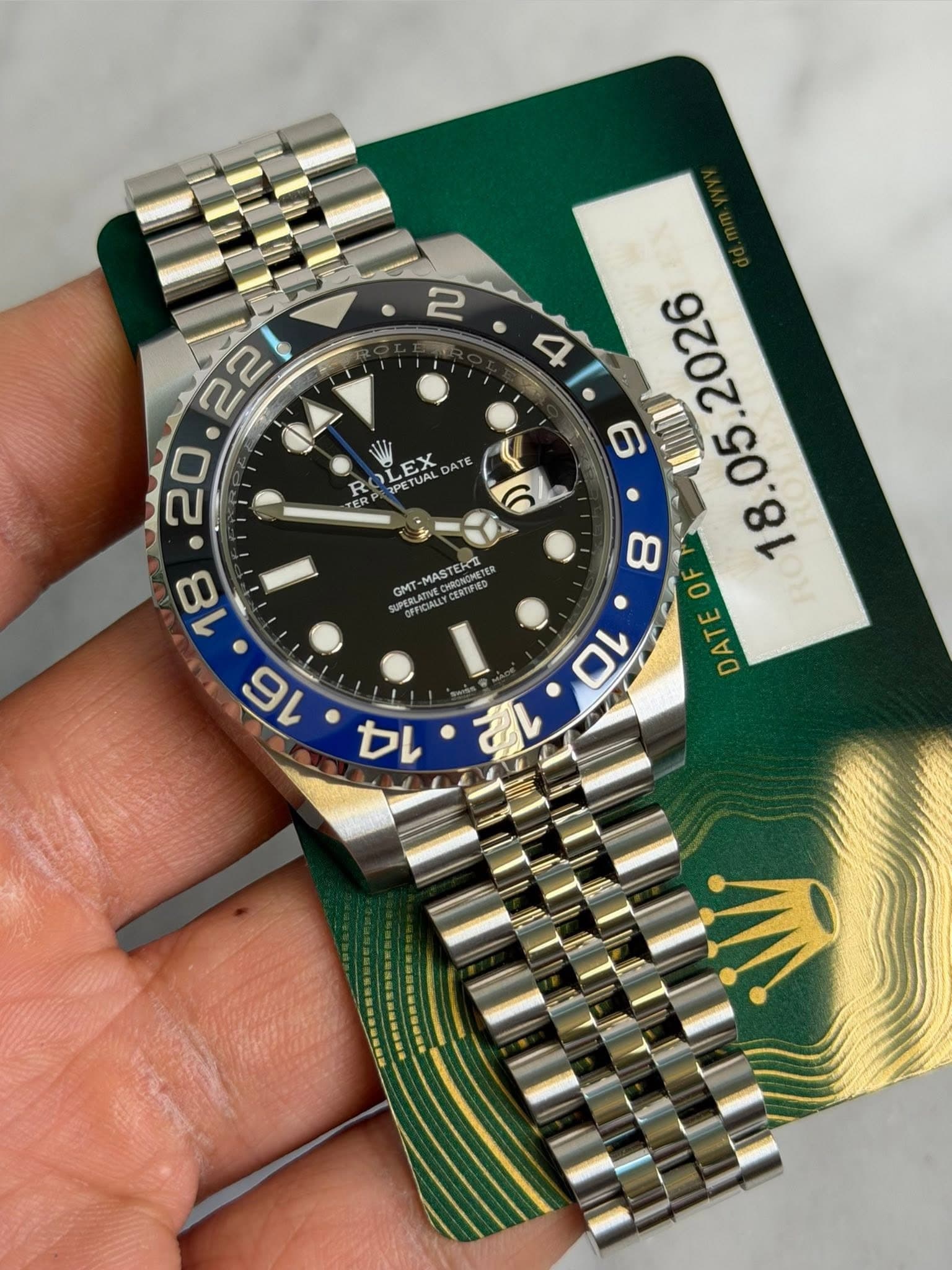 May be an image of wrist watch and text that says '2 U LEX PETUAL ETUAL DATE R Tem MASTE GMT MASTEKZ CRDPID GMI OFFICIALL NT . OF E DATE DA 00 個 14'
