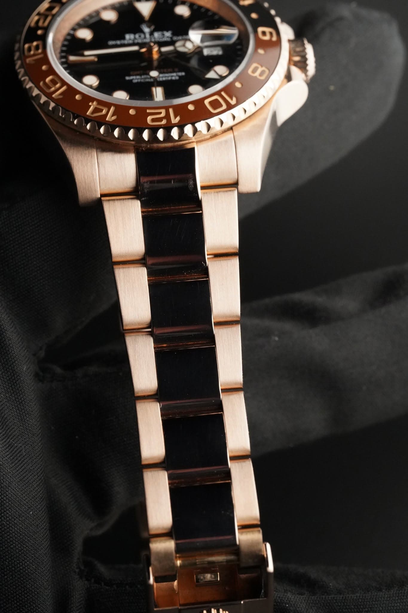 May be an image of wrist watch and text that says '0 RO mm 40 D 00 00 ロレ ን 2レ'