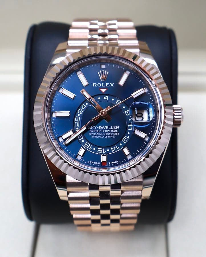 May be an image of wrist watch and text that says 'יש ROLEX 4 A በ ININININİT HINIS 系 SKY KY-DWELLER LER ã SUPERLAT OYSTERPERPETU RPERPETORL OYSTERPERPETUAL ANETER ETER STE ល…