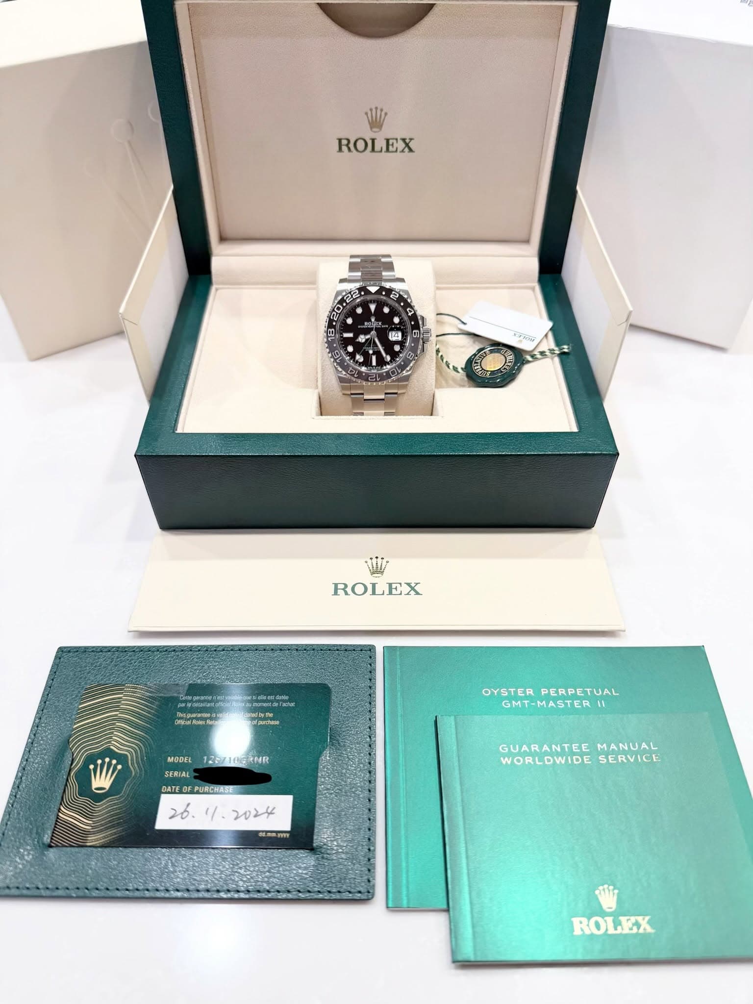 May be an image of wrist watch and text that says 'i ROLEX A 車 اللك ROLEX ฟมกาวนม PurttaM OYSTER OYSTERPERPETUAL PERPETUAL GMT -MASTER MODEL 122/10gItNR SERIAL GATE PORCHASE 26.…