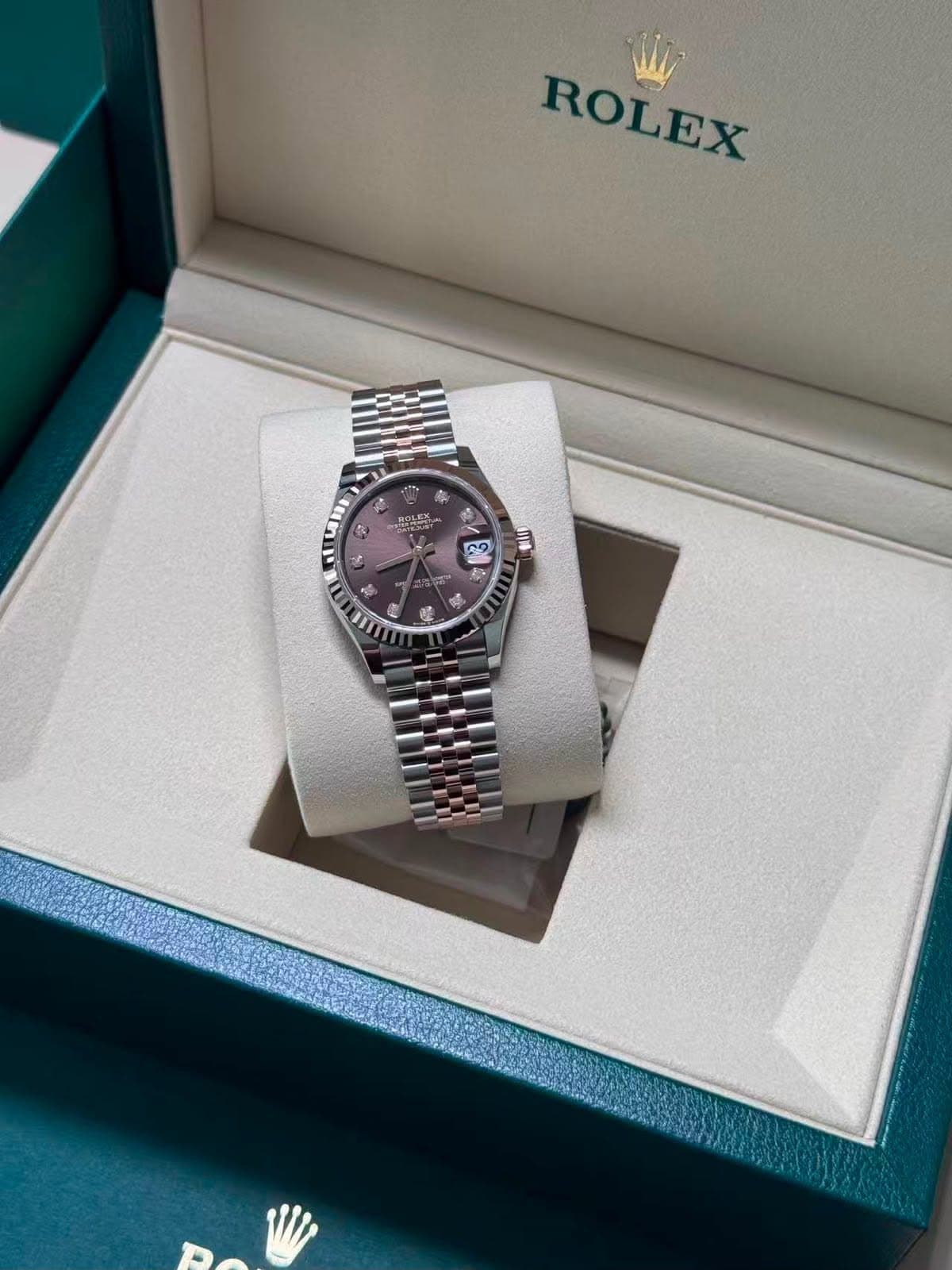 May be an image of wrist watch and text that says 'ROLEX LATB P 川車 ب 夢 使'
