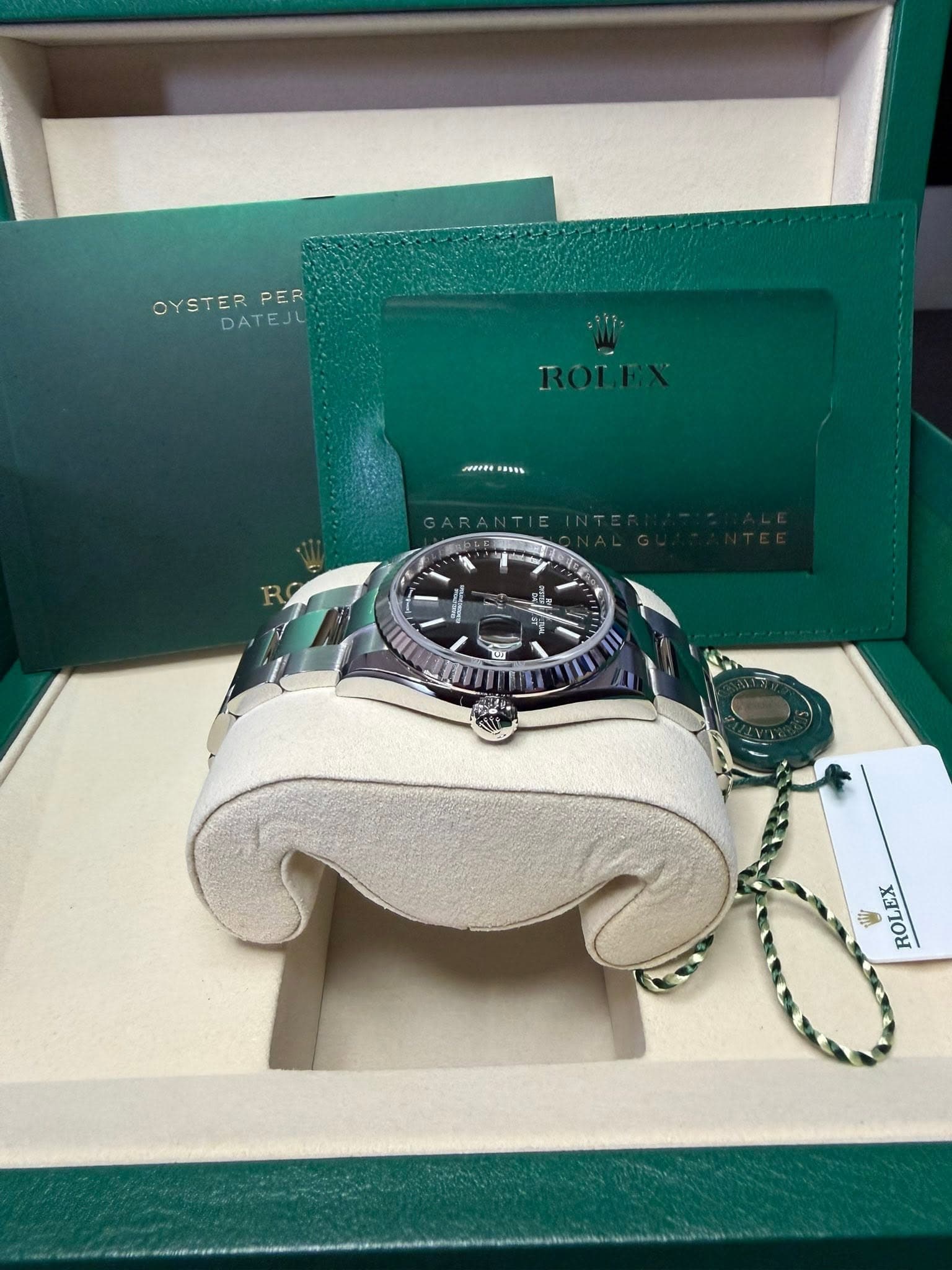 May be an image of wrist watch and text that says 'OYSTERP OYSTERPER PER DATEJ PORN PHN ROLEX'