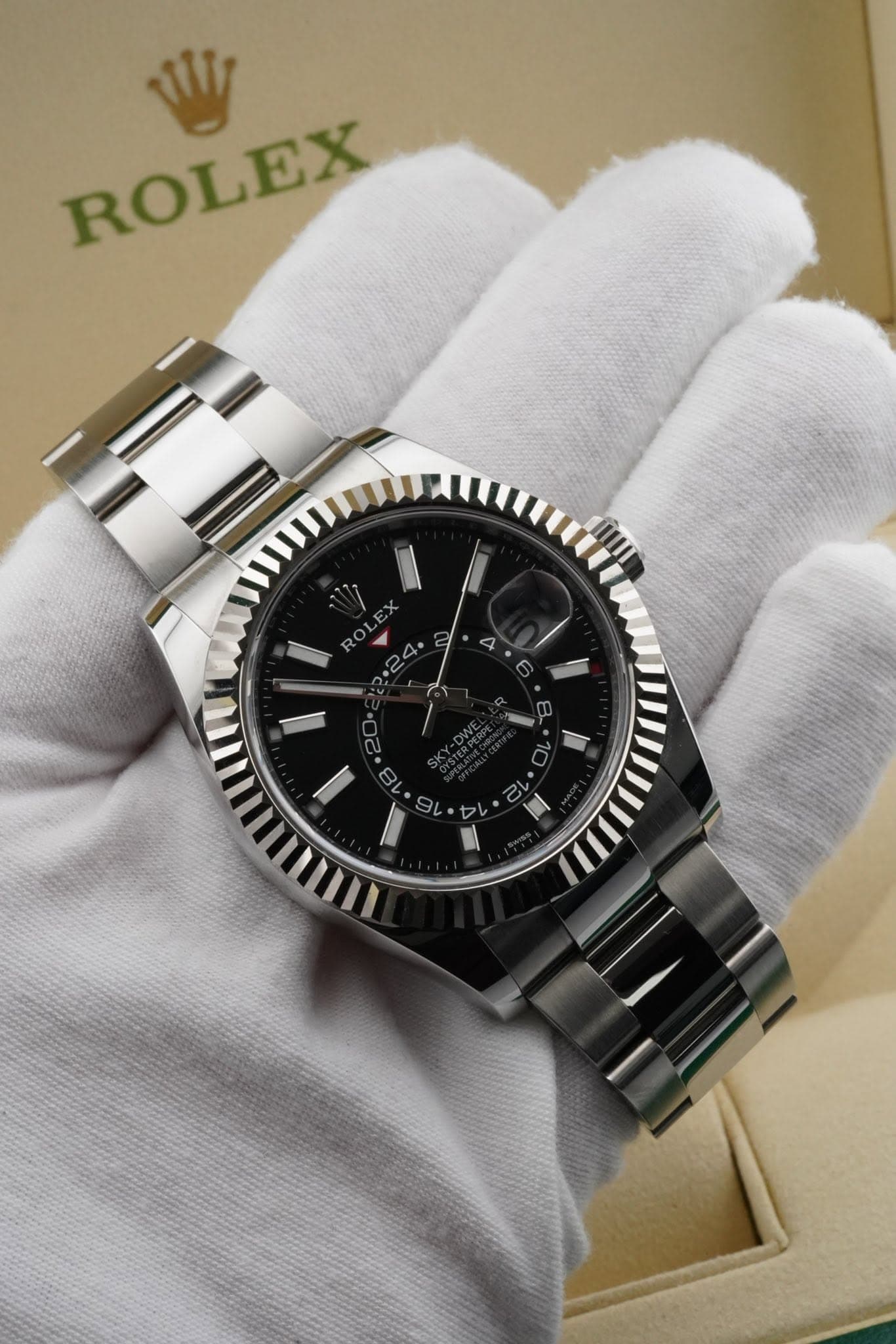 May be an image of wrist watch and text that says 'ROLEX'