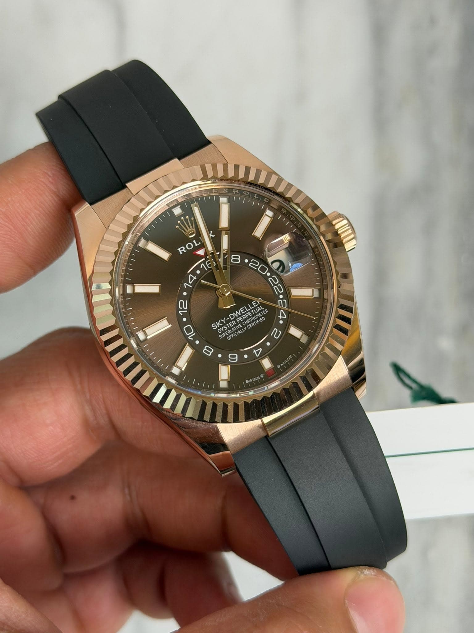 May be an image of wrist watch and text that says 'L R ROL OL DWEL DWEL LE E En Sk SKY FRDEDOET OYSTER OYSTER PERPETU CRON t7 0 IILI'