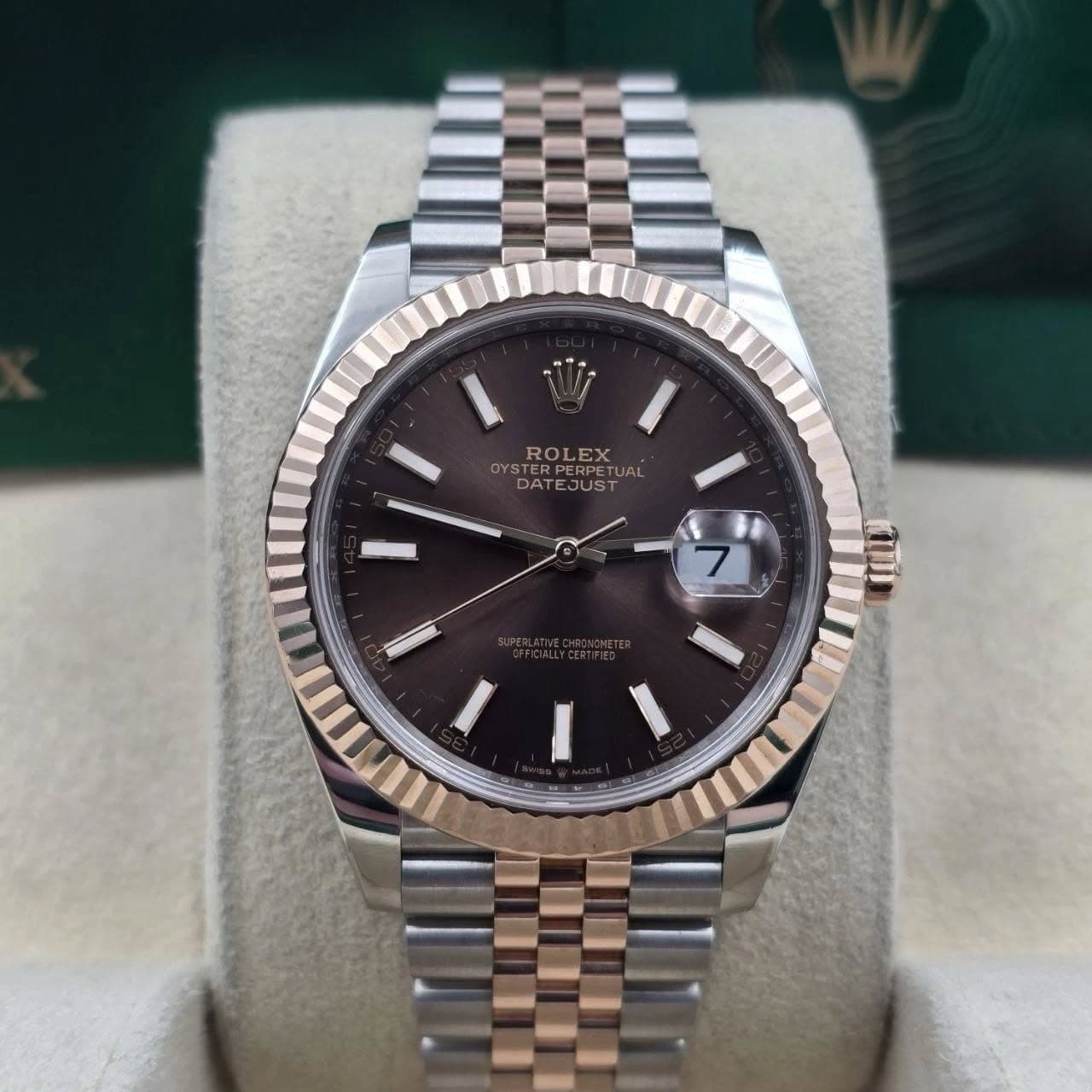 May be an image of wrist watch and text that says 'ROLEX OYS YSTERPERPE YSTEOLEX YSTER RPERPETUA DATEJUST DAT 7'