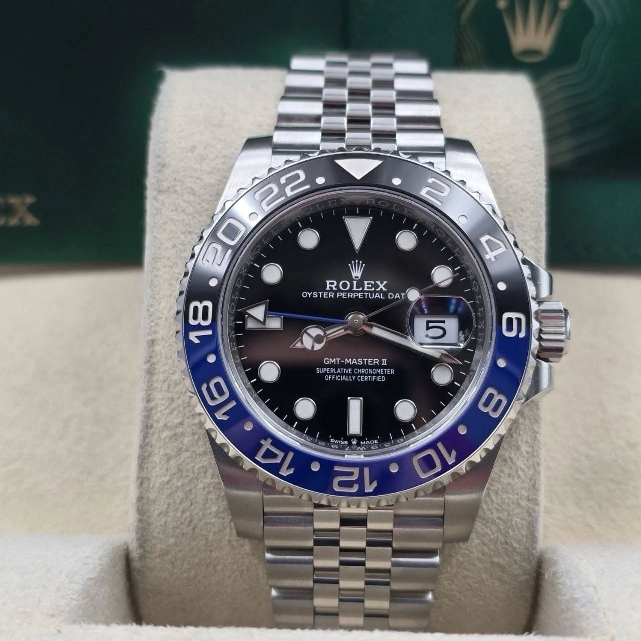 May be an image of wrist watch and text that says '2 o ROLEX ROI EX OYST PERPETUA JAL DAT 18 5 GMT MASTER SUPERL SUPERLAT PETER ETER FICIALLYCEATFIED FICIALLY ATMEE CFATFIER 6 รือ…