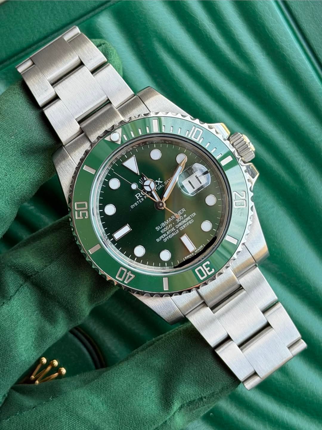May be an image of wrist watch and text that says '0..el 10i UAL UAL An aae R e SYS 50 0 20 SUBMAR 306 CNRONONIS HRONOMETER TER 300T ER UPERLATIVE CCSLATIVE OFFICIALLY OFFICIALLY…