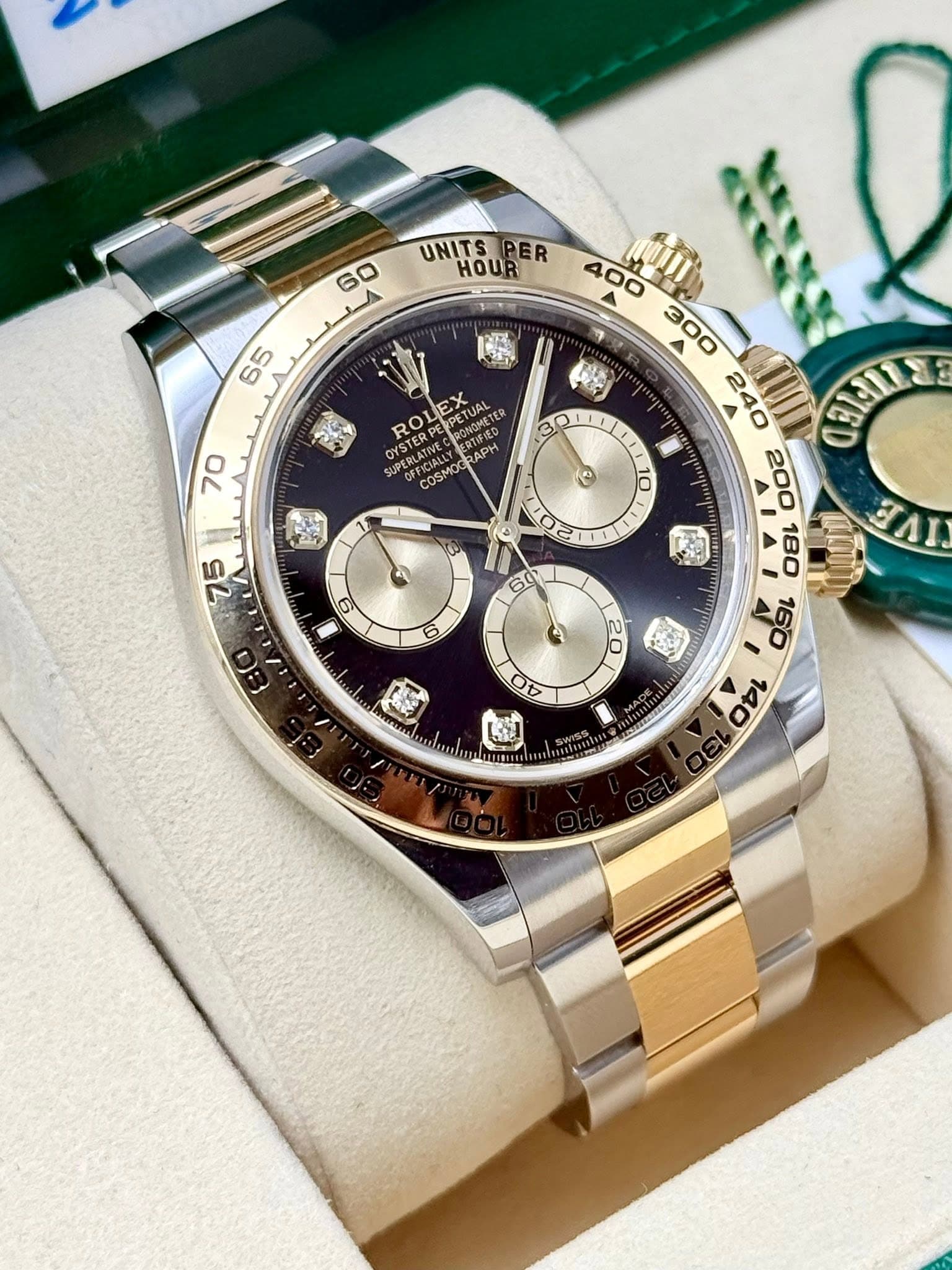 May be an image of wrist watch and text that says 'UNITS PER HOUR 60 65 ب 時 3 際 ROLEX EXPETO eToлb ONOMET LEX SUPERLATIVE UPERLATNVE CFFICIALLY COSMOO APP APH COSMO 70 ල OENIES…