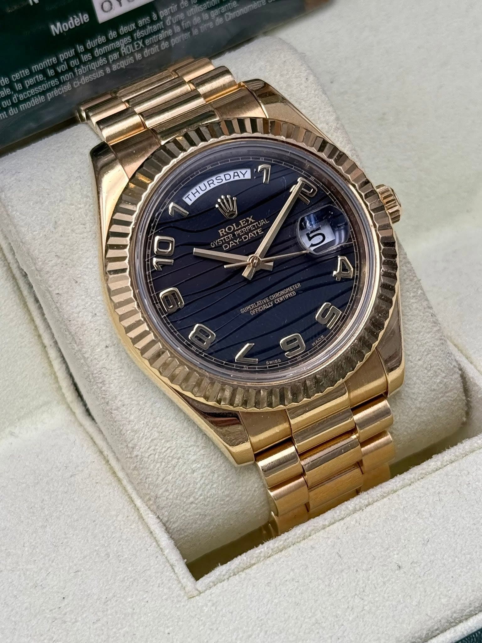 May be an image of wrist watch and text that says 'Modèle 7 THURSDAY THURSA ROLE 10 9 נכ 5 ٨'