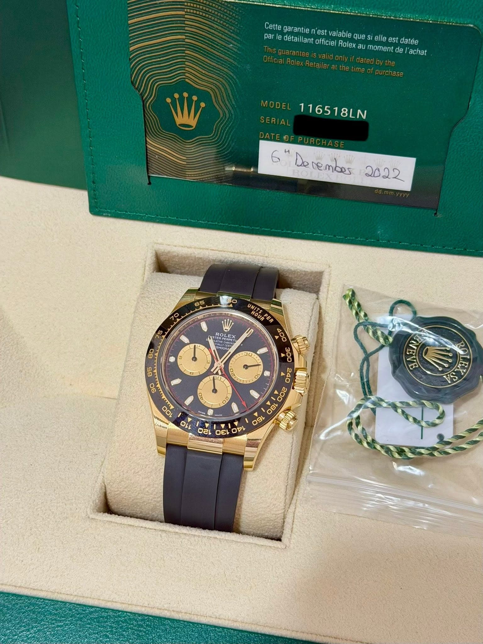 May be an image of wrist watch and text that says 'Cette garantie par| detaillan est lableque officiel Rolex aun momentde achat datée 116518LN 6 "Dorembes "Dorembes2022 De…