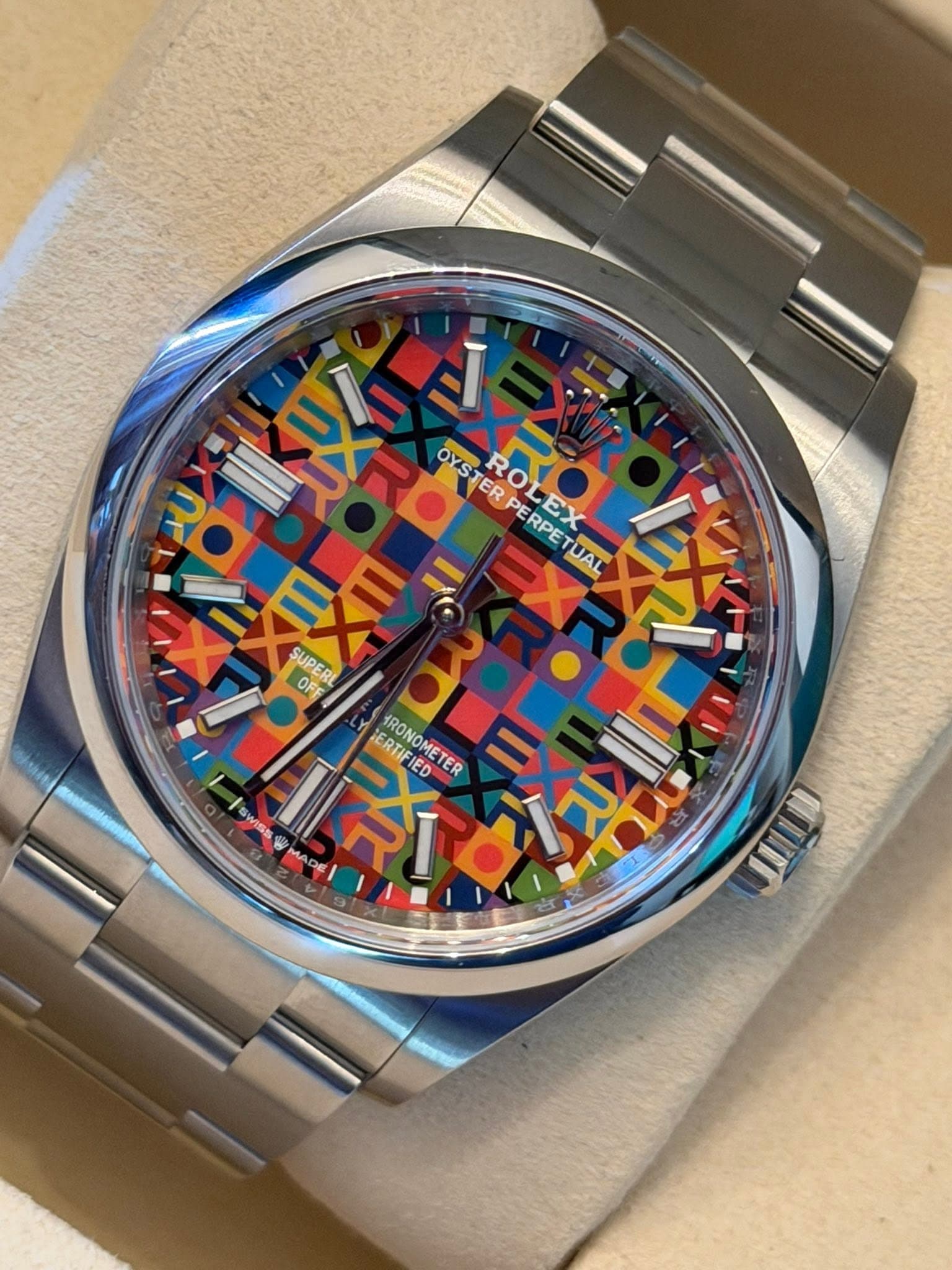 May be an image of wrist watch and text that says 'UK EXRO 1 0 OYST TER OM EX PE RPE ROLEX Mo EXR UAL LAR SUPERI OFF ERTIFL ERTIFIED ERTICM RONOMET RONOMETER OLE IED ED OMET TER…