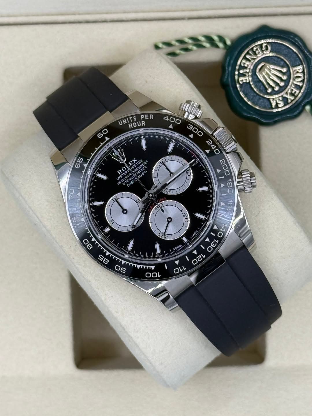 May be an image of wrist watch and text that says 'မြို့မ S PA ROI UNITS PER HOUR EX ROL 16G 1 O Di 80 85 90 m 0 40 က 30 130 。 אים 0 DOL'