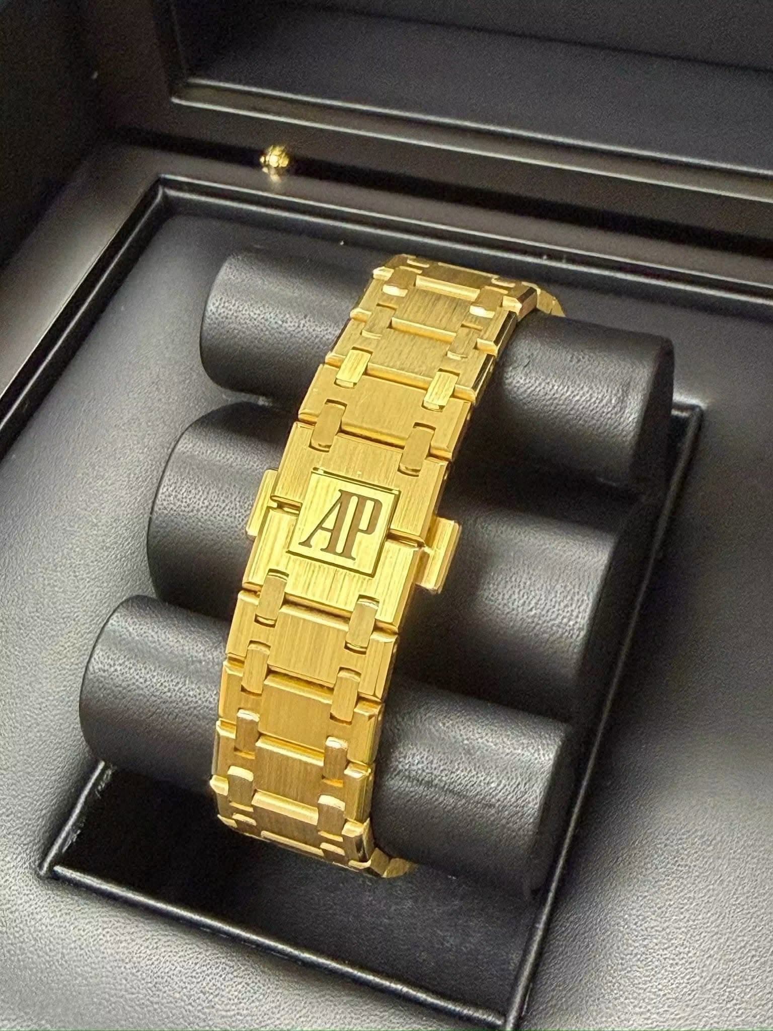 May be an image of jewelry, wrist watch and text that says 'APH AP'