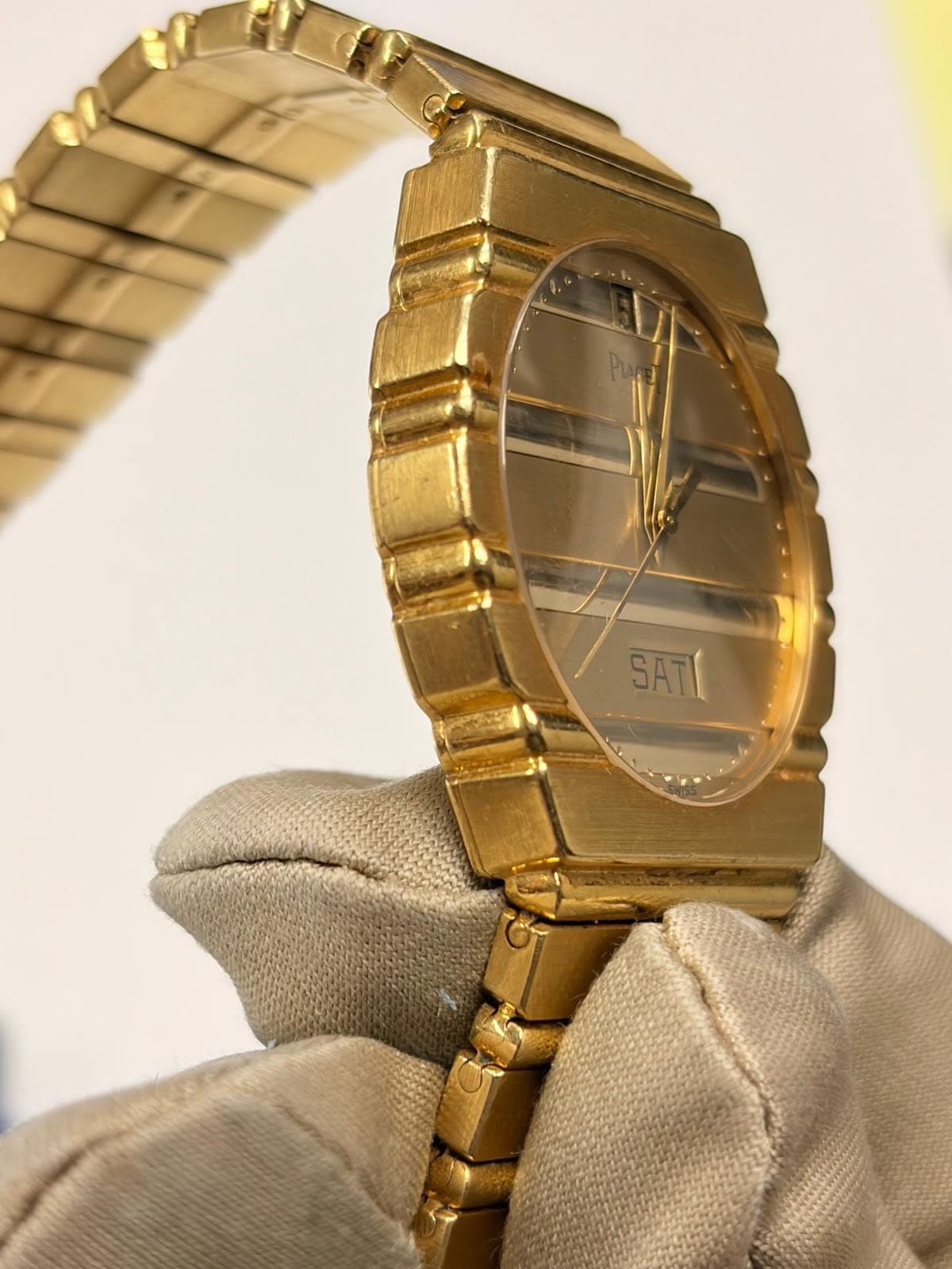 May be an image of wrist watch and text that says 'SATI'