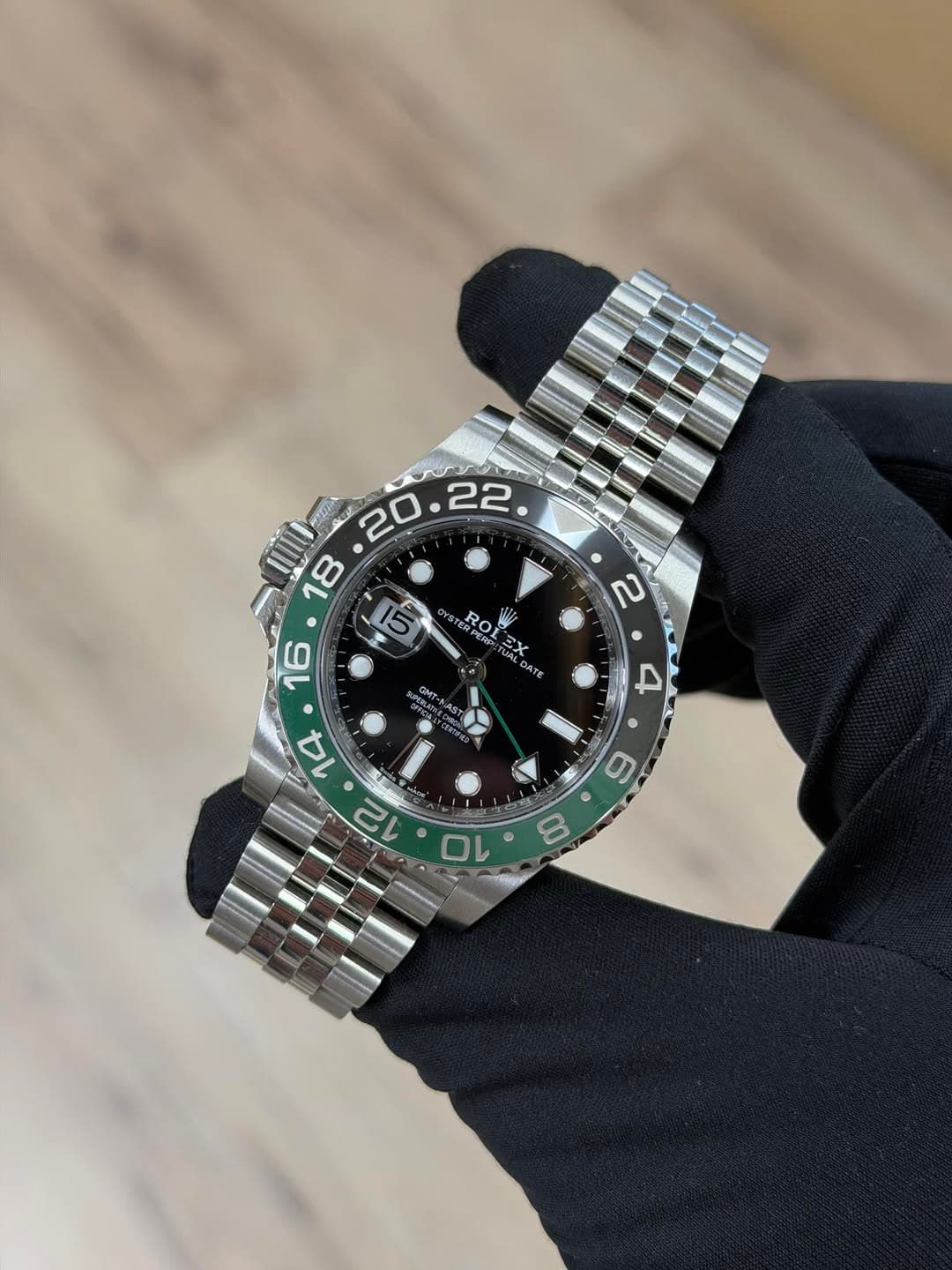 May be an image of wrist watch and text that says ' የይ RO ا ROI N PEC ኢኒዮግ لته ረኢ ALO ATE 16 PERLANE T GMT- I St 4 14 12 Cee 6 • 8 10'