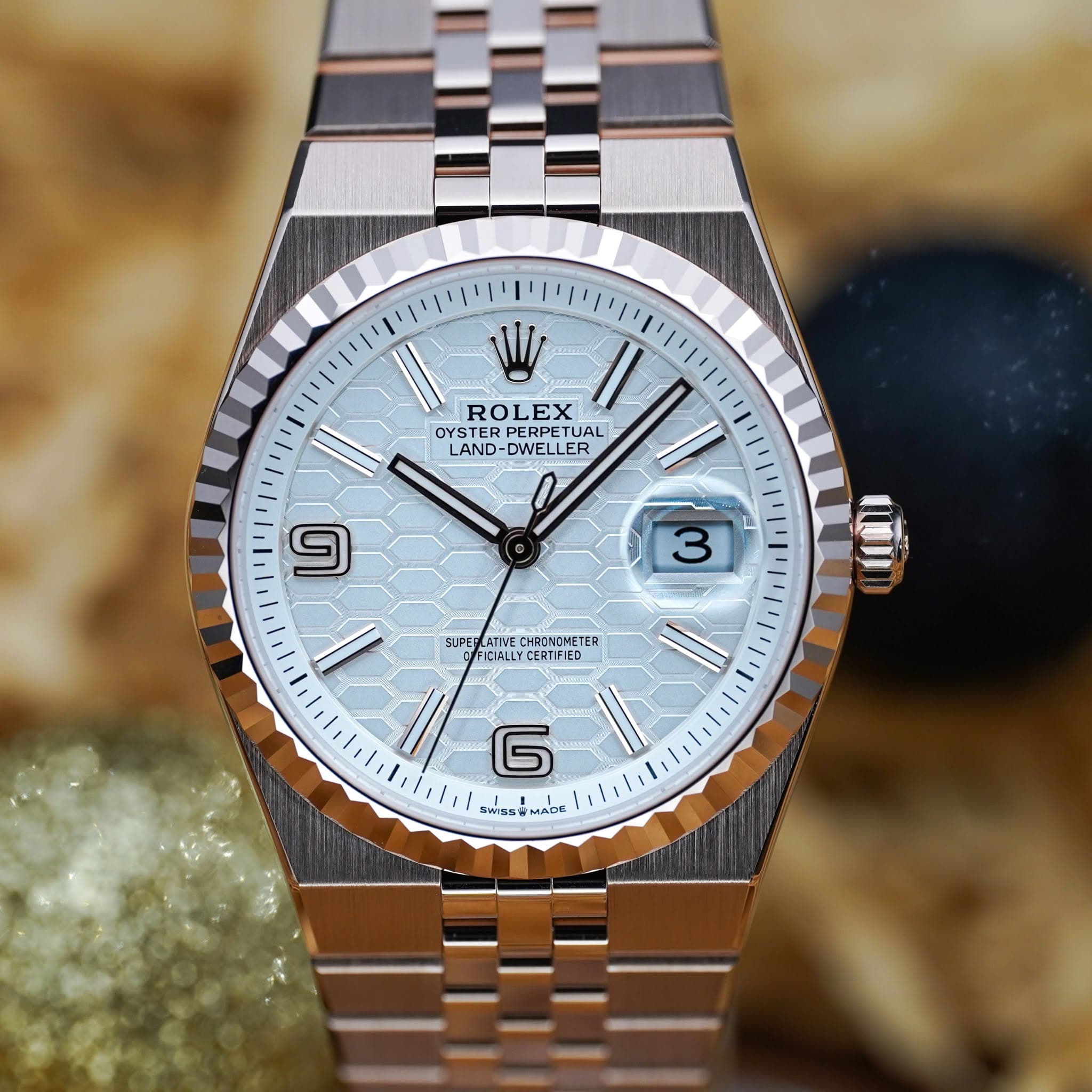 May be an image of wrist watch and text that says 'II ROLEX Il EX X OYST OYSTER UAL LAND- DWELLER 9 3 រ SU CHRONDHETER SJPER FICIALLY CERTIFIEL I/ ⑥ SWSSRNACS WS MADK'