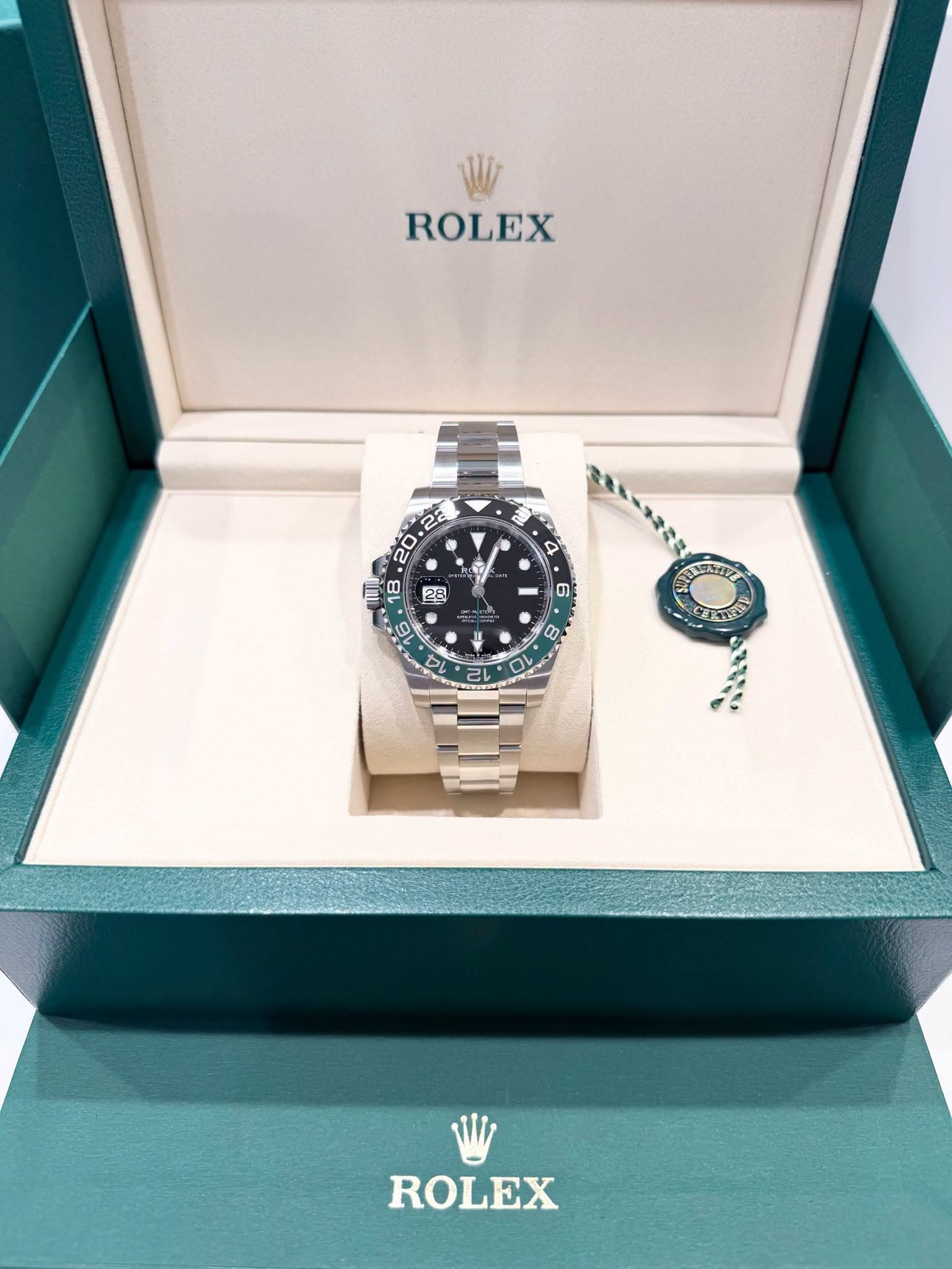 May be an image of wrist watch and text that says 'ROLEX 。 マ 4 28 50 e ン ት 80 O O א7 ROLEX'