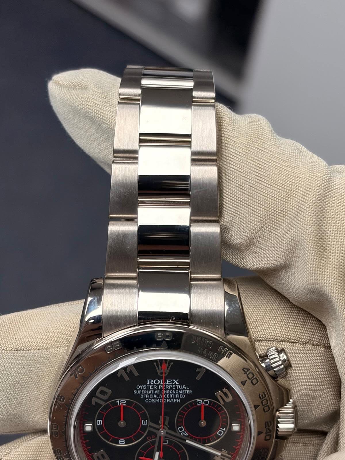 May be an image of wrist watch and text that says 'RO ROLEX EX OYS OYSTERP RPETUAL OYSTER-PERPETUAL RPETUA UPERLATIVE OFFICIALYCERTIPIED EREMORRA GRAPI YSTERPERPETUA BONOMET…