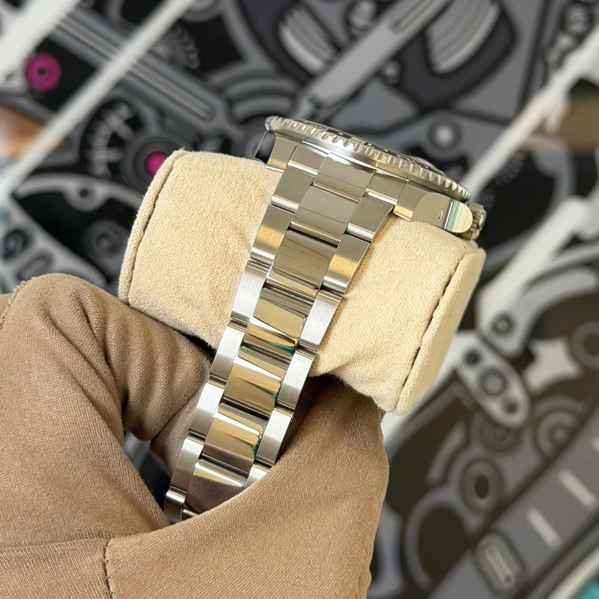 Rolex GMT-Master II GRNR