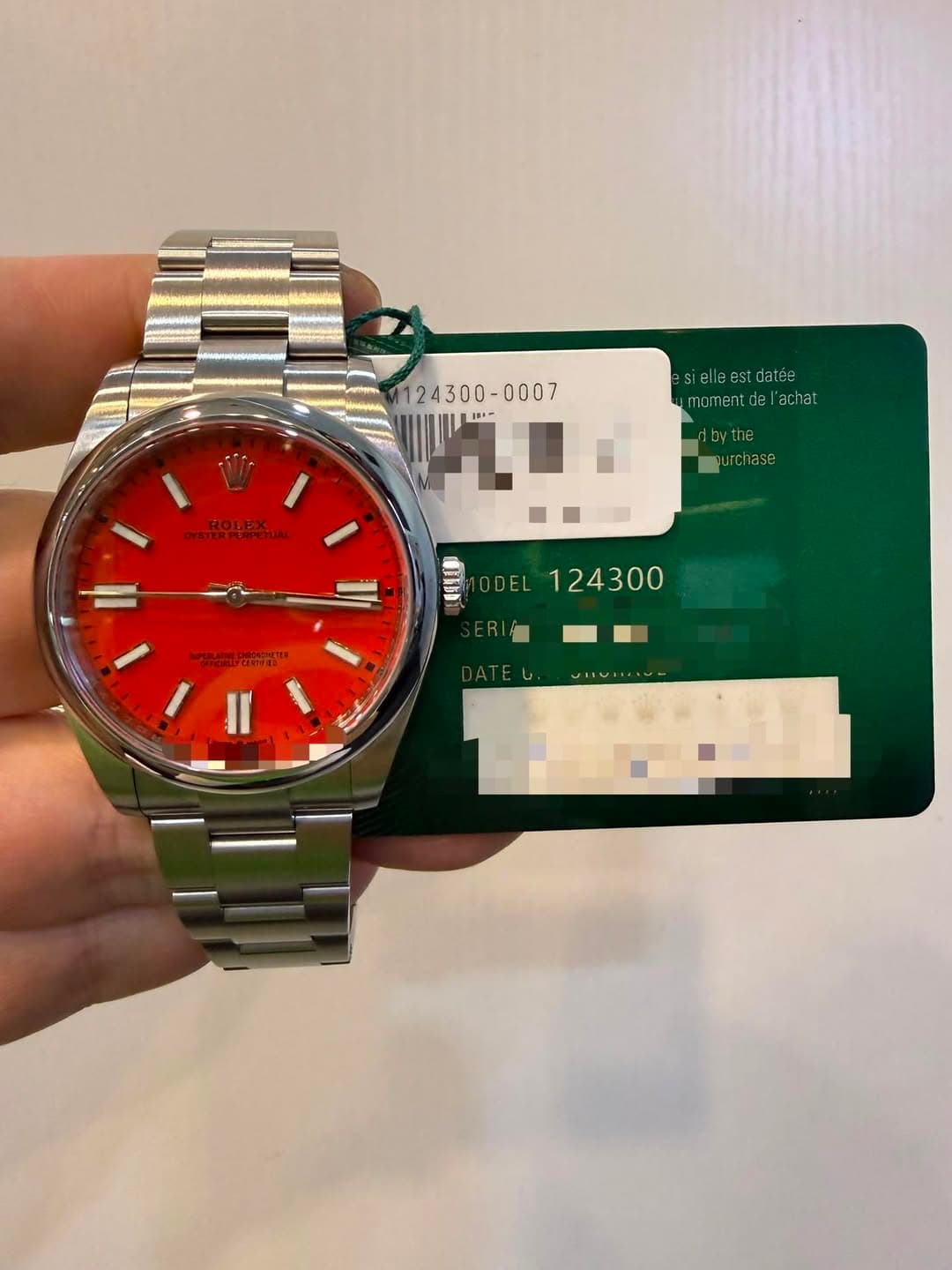 May be an image of wrist watch and text that says ' IF sielleestdatée mo momentdel'echat oythe the ne urchase سيت OMODEL124300 DEL 124300 " II JIV'