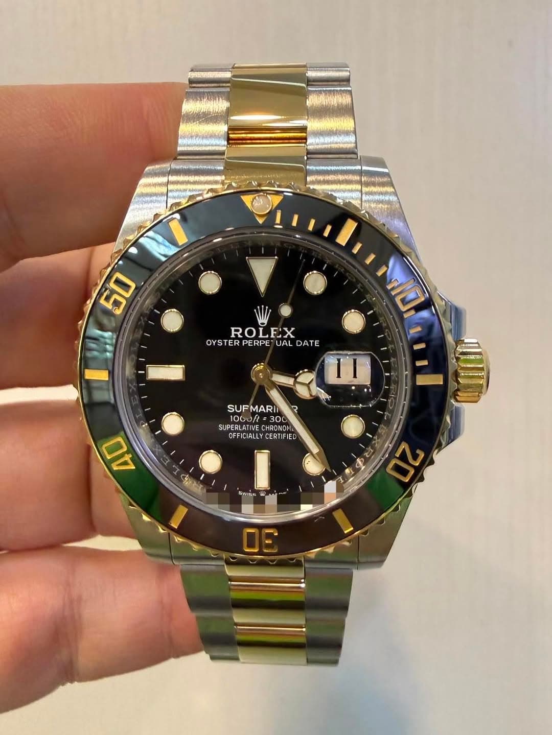 May be an image of wrist watch and text that says '50 M ROLEX OYST ER OYSTERPERPEUALDATE PERPE UAL DATE S SUFMARII R 300 30 SUPE SUPERLATIVE HRONON PFICIALLYCERTIFIE OFFICIALLY…