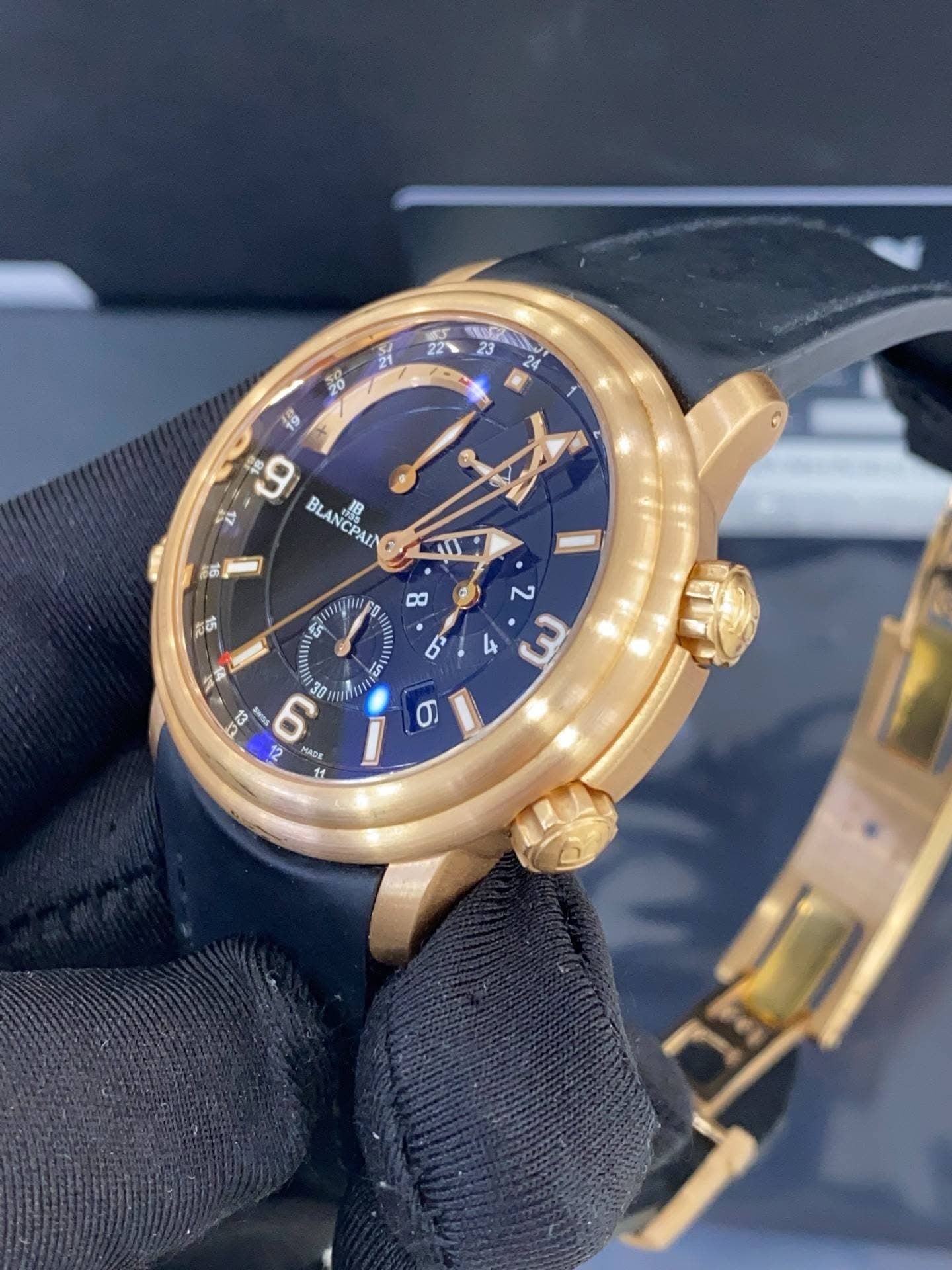 May be an image of wrist watch and text that says 'KEЛЙ NM 23 1 9 BLANCPAIN NCPAIN 風 市品 高味 d ោ គេ 7 4 ላ 30 กรร డ 12 ወ MADK 11'