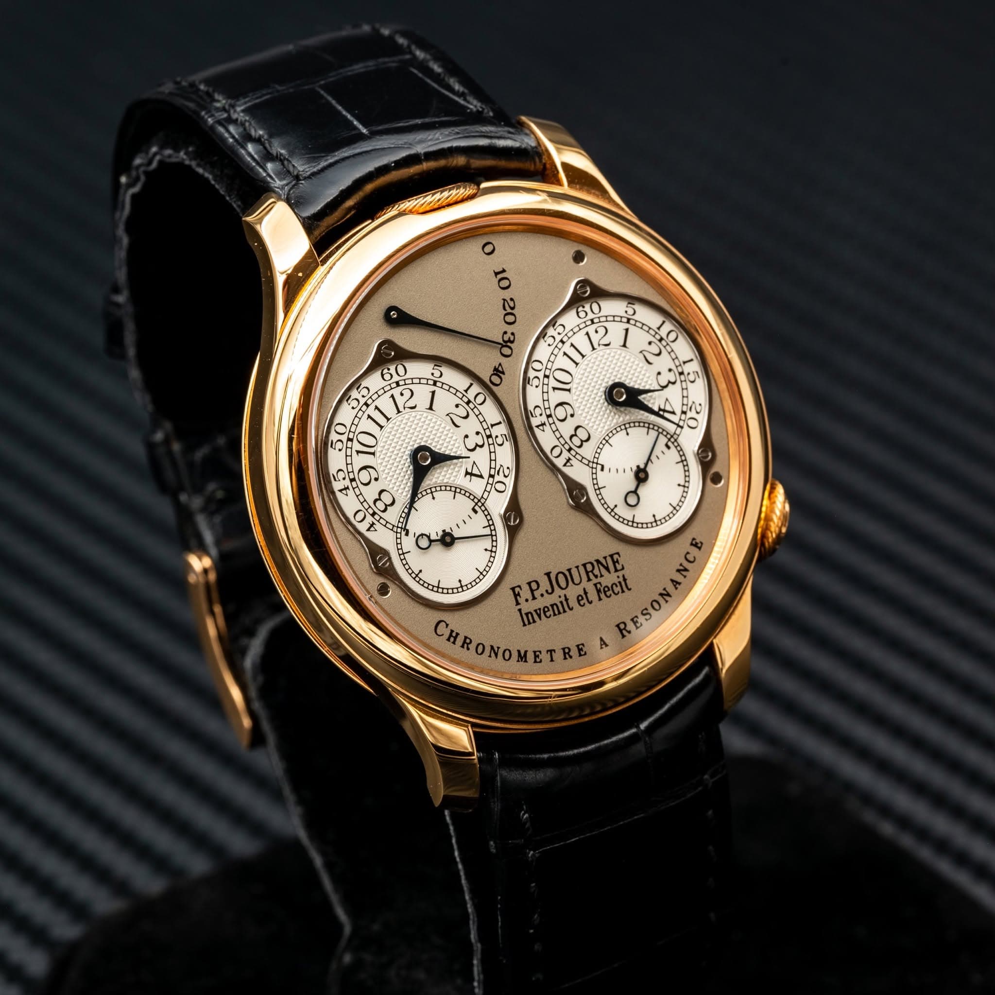 May be an image of wrist watch and text that says '၀ O 20 မ AU هن ل L ፍማ to HiO sap 9 0 ሥሩ F.P.JOURNE etFecit et မ၁ Invenite RESONANCE ESON'