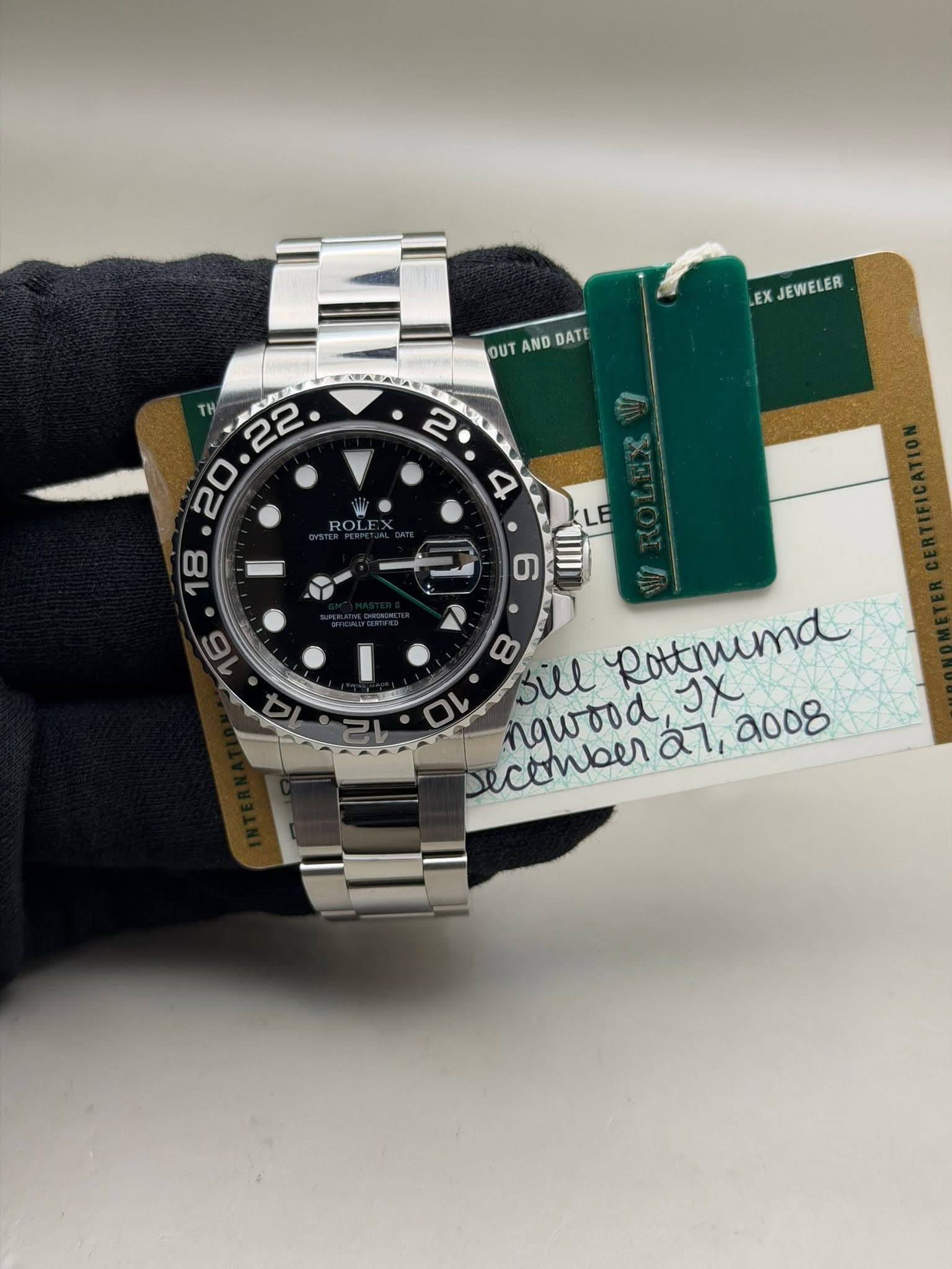 May be an image of wrist watch and text that says 'OUT AND DATE LEX EXJEWELER SATARAS 2.4 2 4 ወ الم sill Bill Rottmnd yX a008 ngwood αυ, secomber'