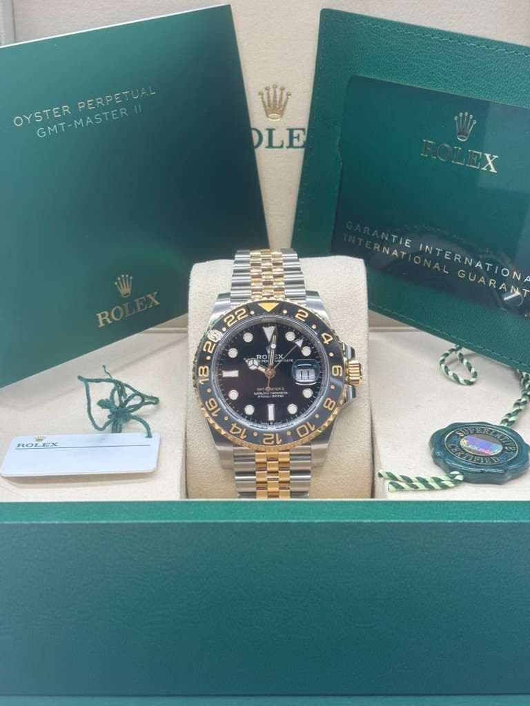May be an image of wrist watch and text that says 'PERPETUAL OYSTER YSTERPEEUA GMT-MASTER DLE LOLEX EX ROL TIE IE NAT ONAL INTERNATION GUARAN RO 11 ာကေပ်ပ ROLEX 6 II! '